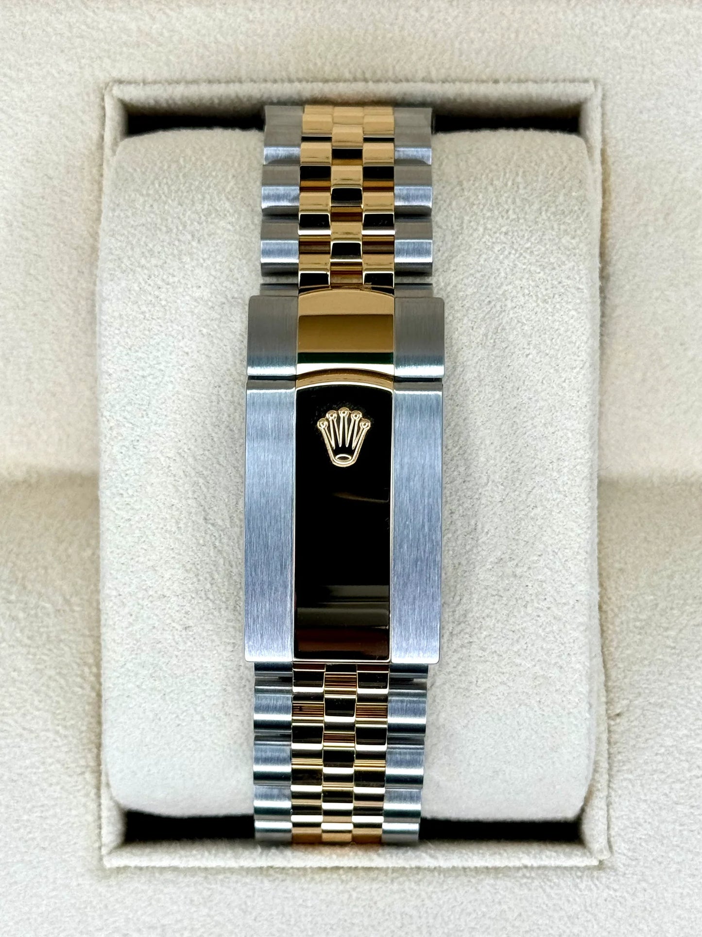 Sky-Dweller Assembled 42mm 336933 Jubilee Champagne Dial