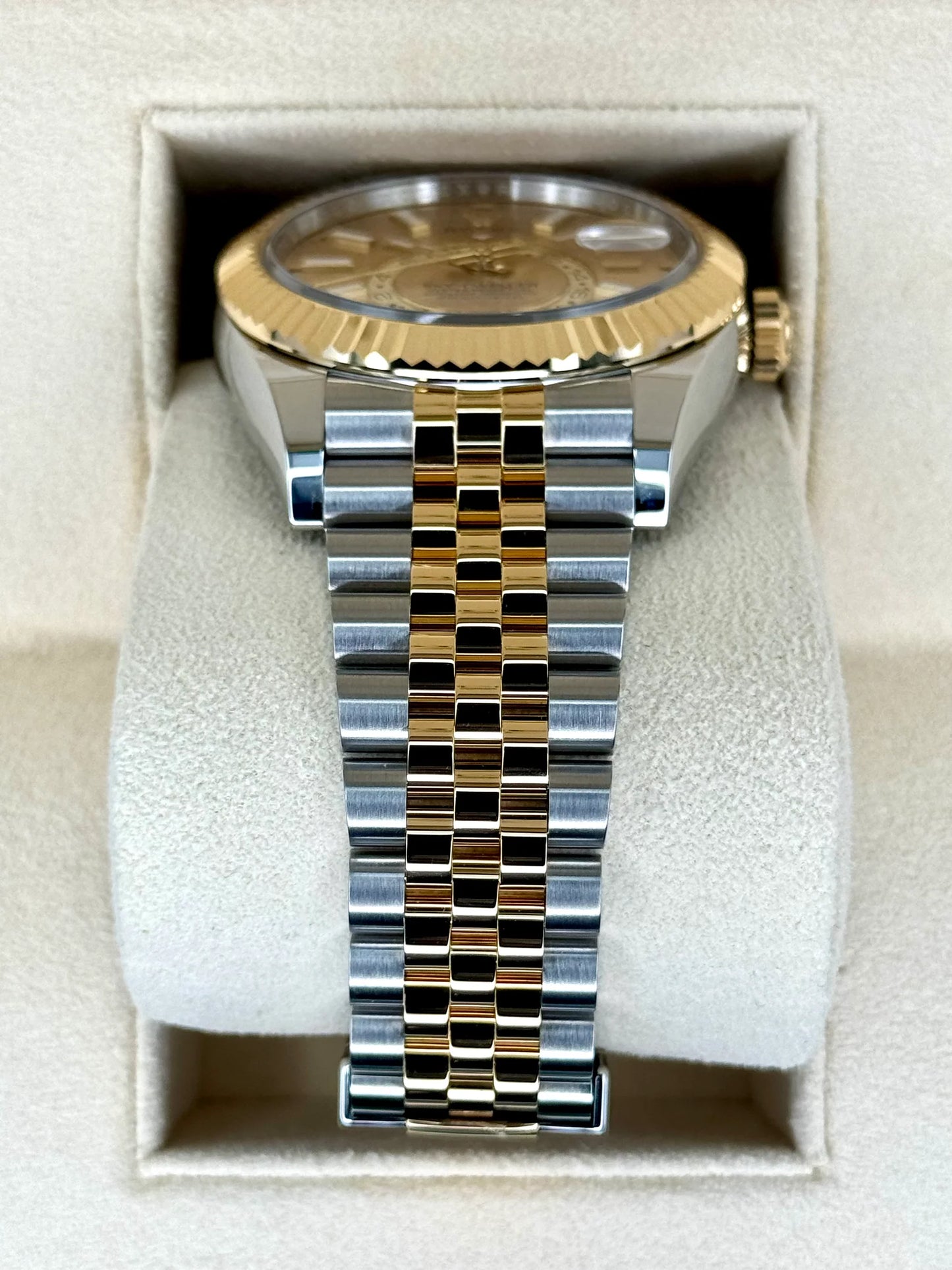 Sky-Dweller Assembled 42mm 336933 Jubilee Champagne Dial