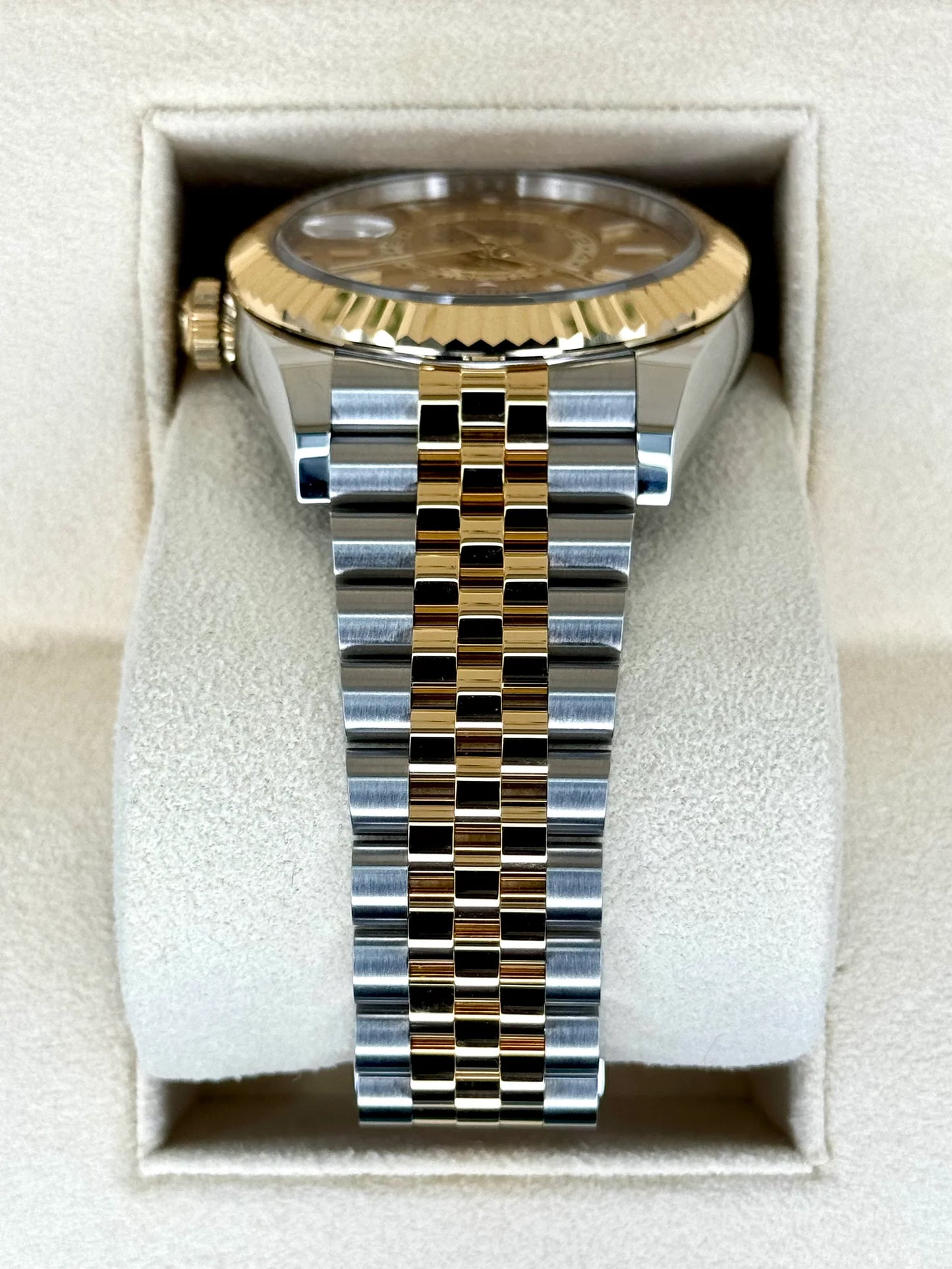 Sky-Dweller Assembled 42mm 336933 Jubilee Champagne Dial