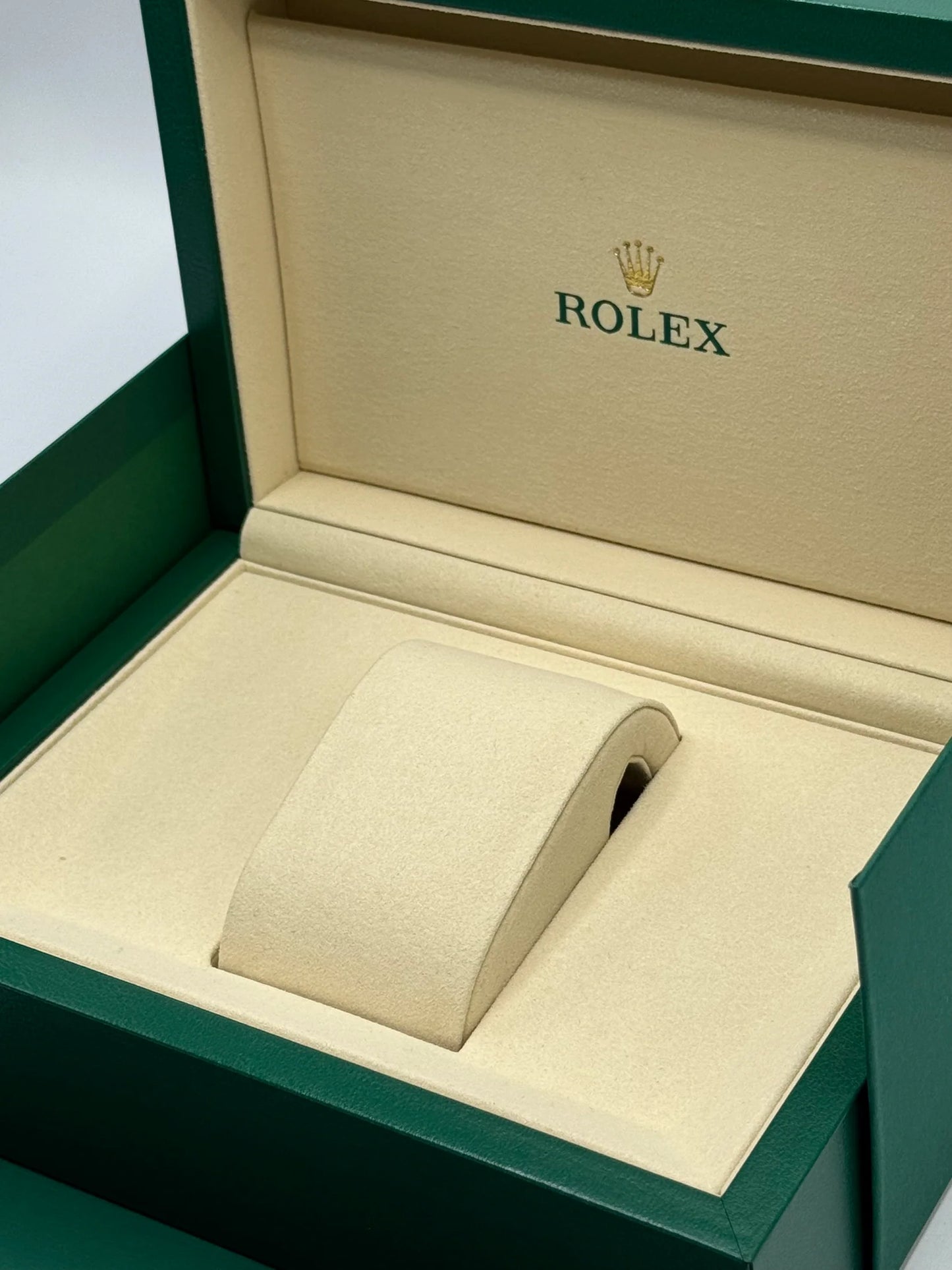 NEW 2025 100% Authentic Medium Box 53491.8071