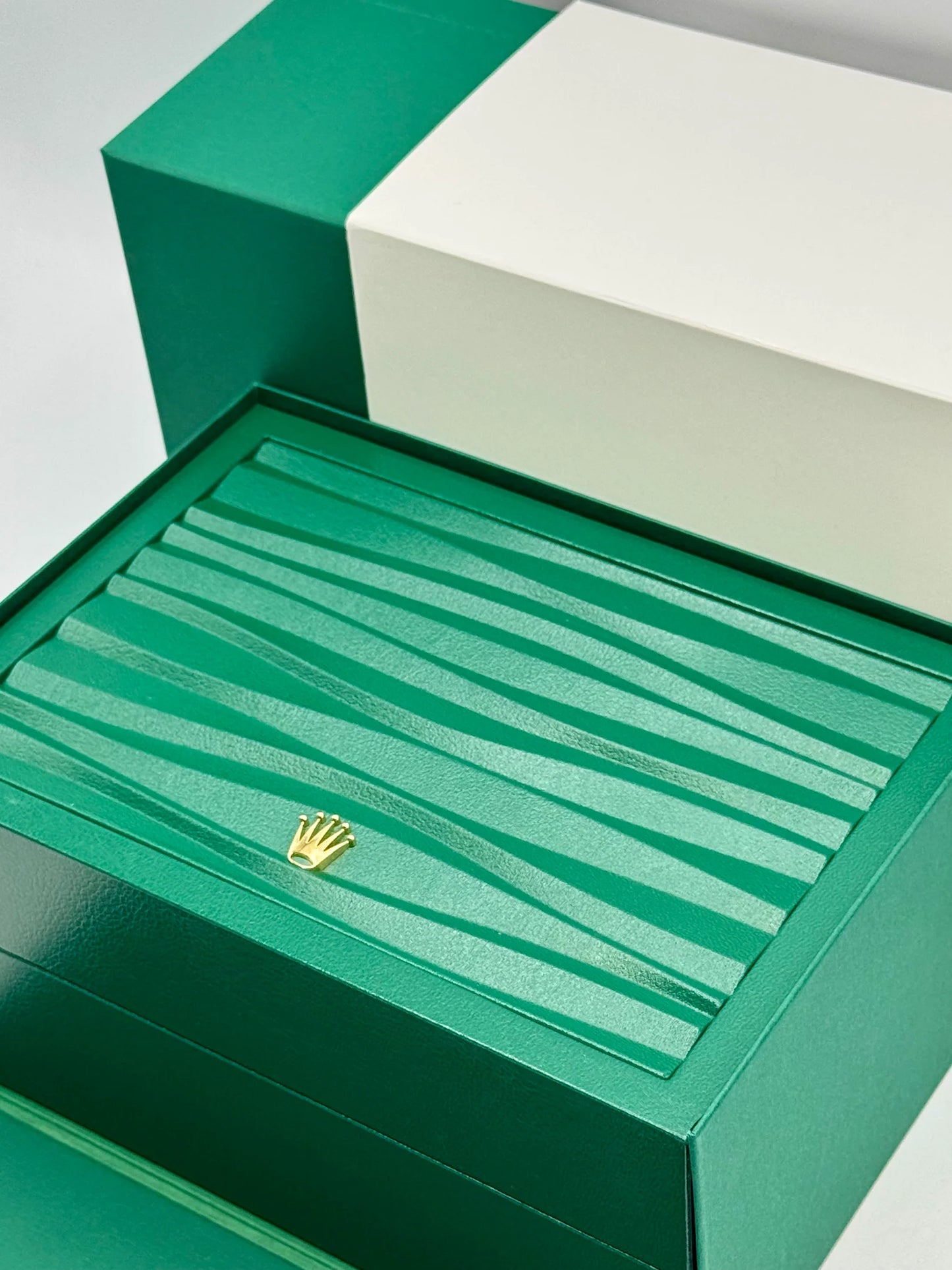 NEW 2025 100% Authentic Medium Box 53491.8071