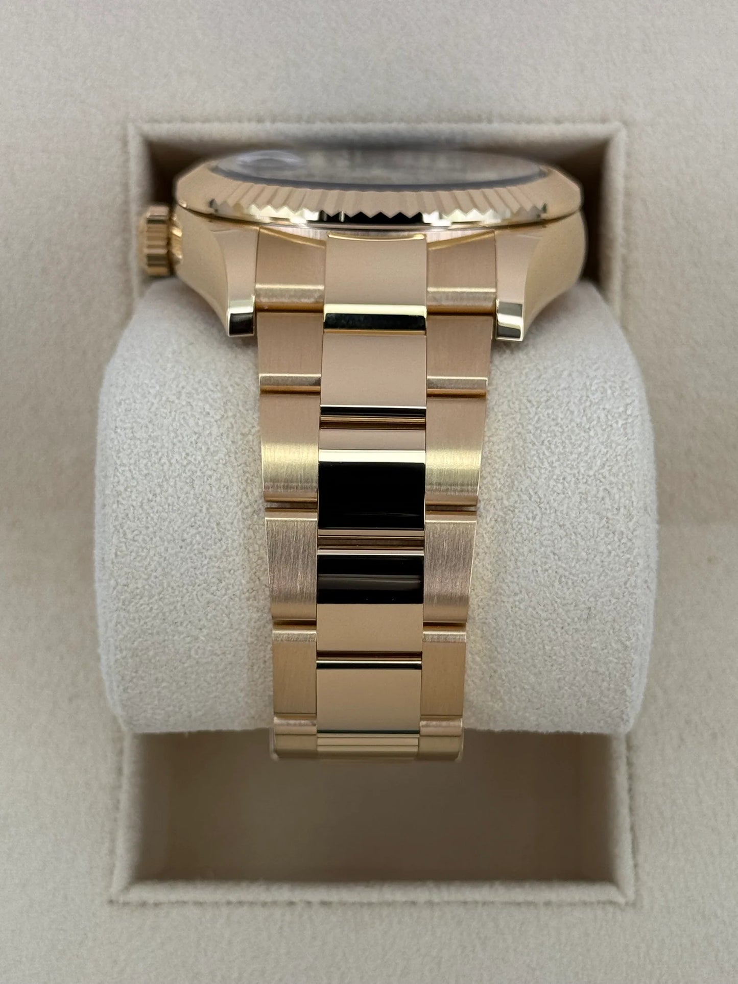 Sky-Dweller Assembled 42mm 336938 Yellow Gold Oyster Black Dial