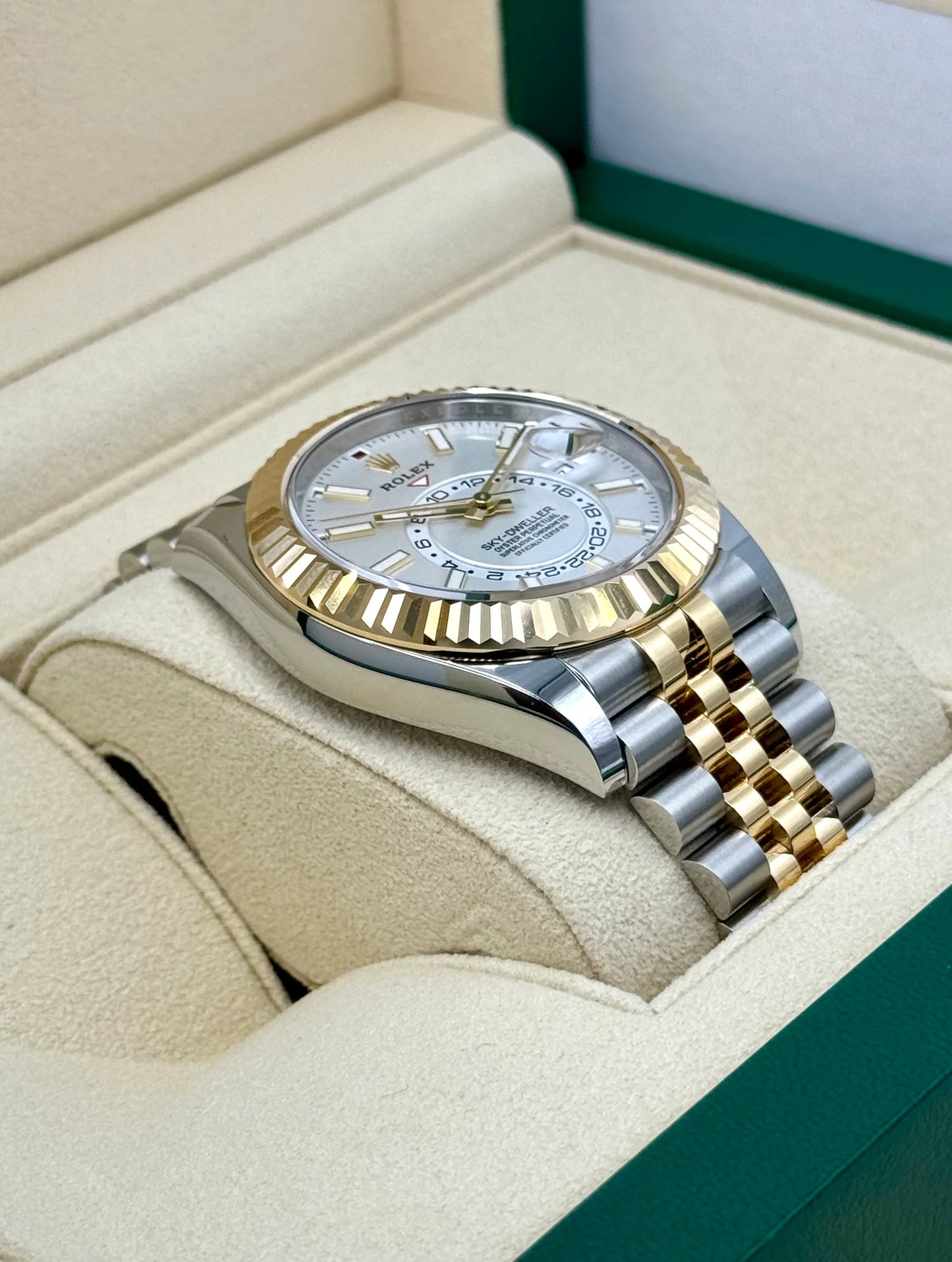 Sky-Dweller Assembled 42mm 336933 Jubilee White Dial