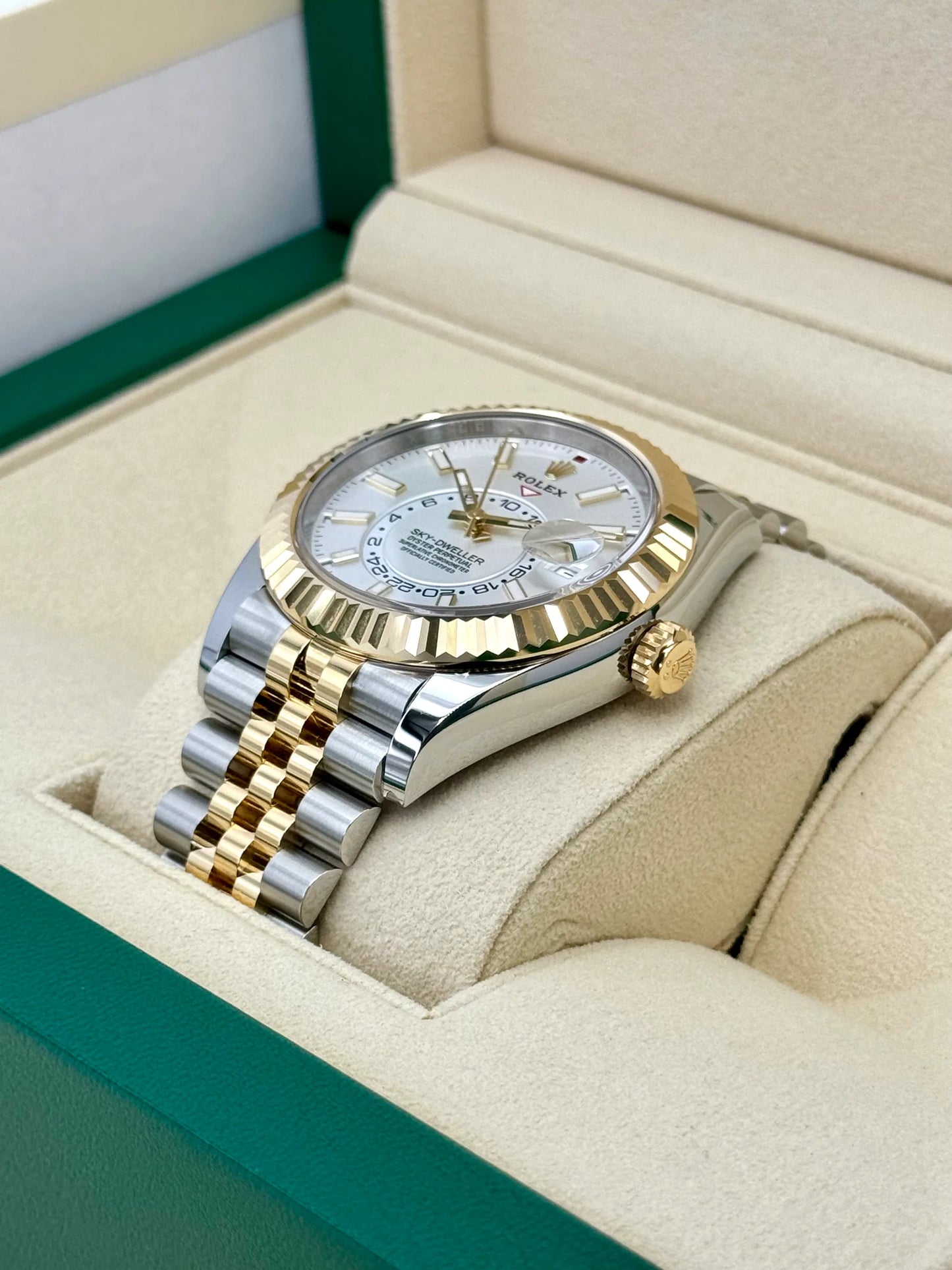 Sky-Dweller Assembled 42mm 336933 Jubilee White Dial