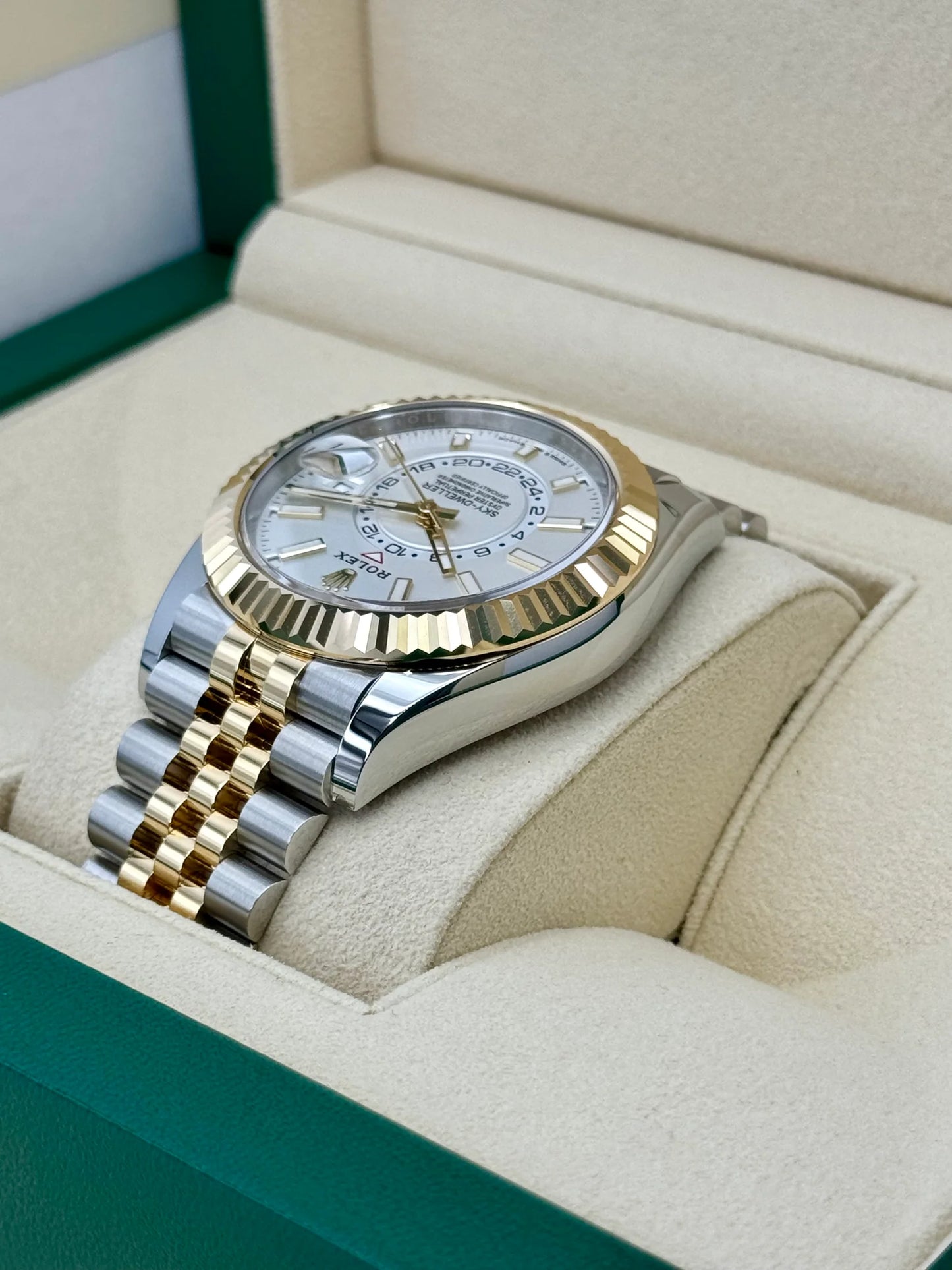 Sky-Dweller Assembled 42mm 336933 Jubilee White Dial