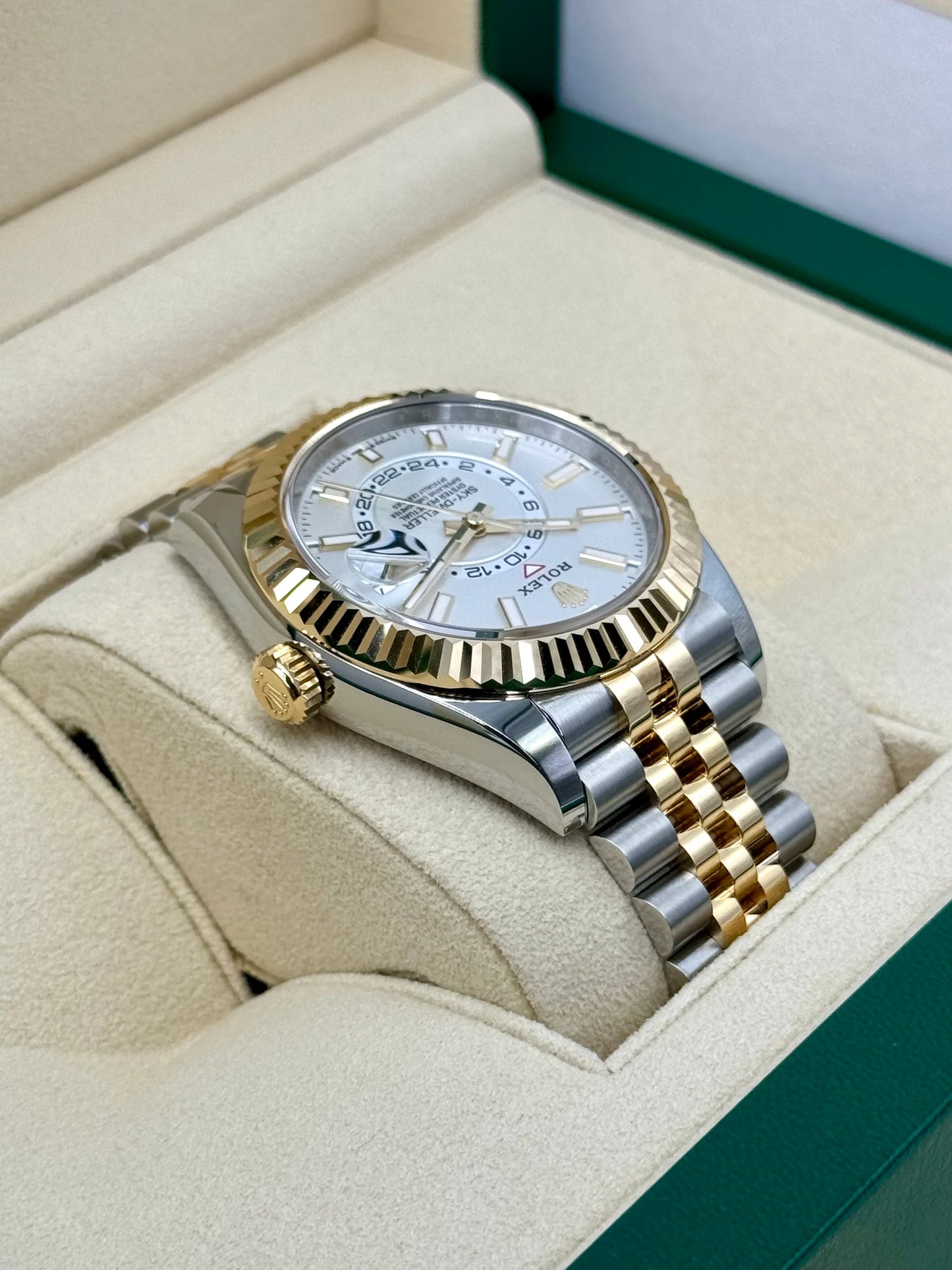 Sky-Dweller Assembled 42mm 336933 Jubilee White Dial