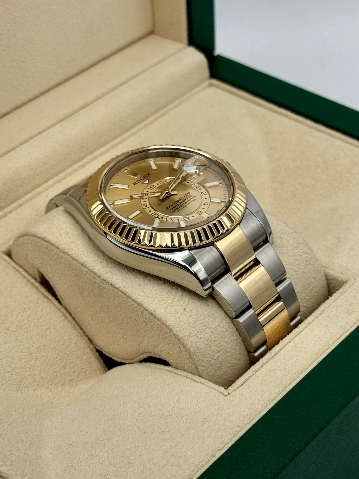 Sky-Dweller Assembled 42mm 326933 Two-Tone Oyster Champagne Dial