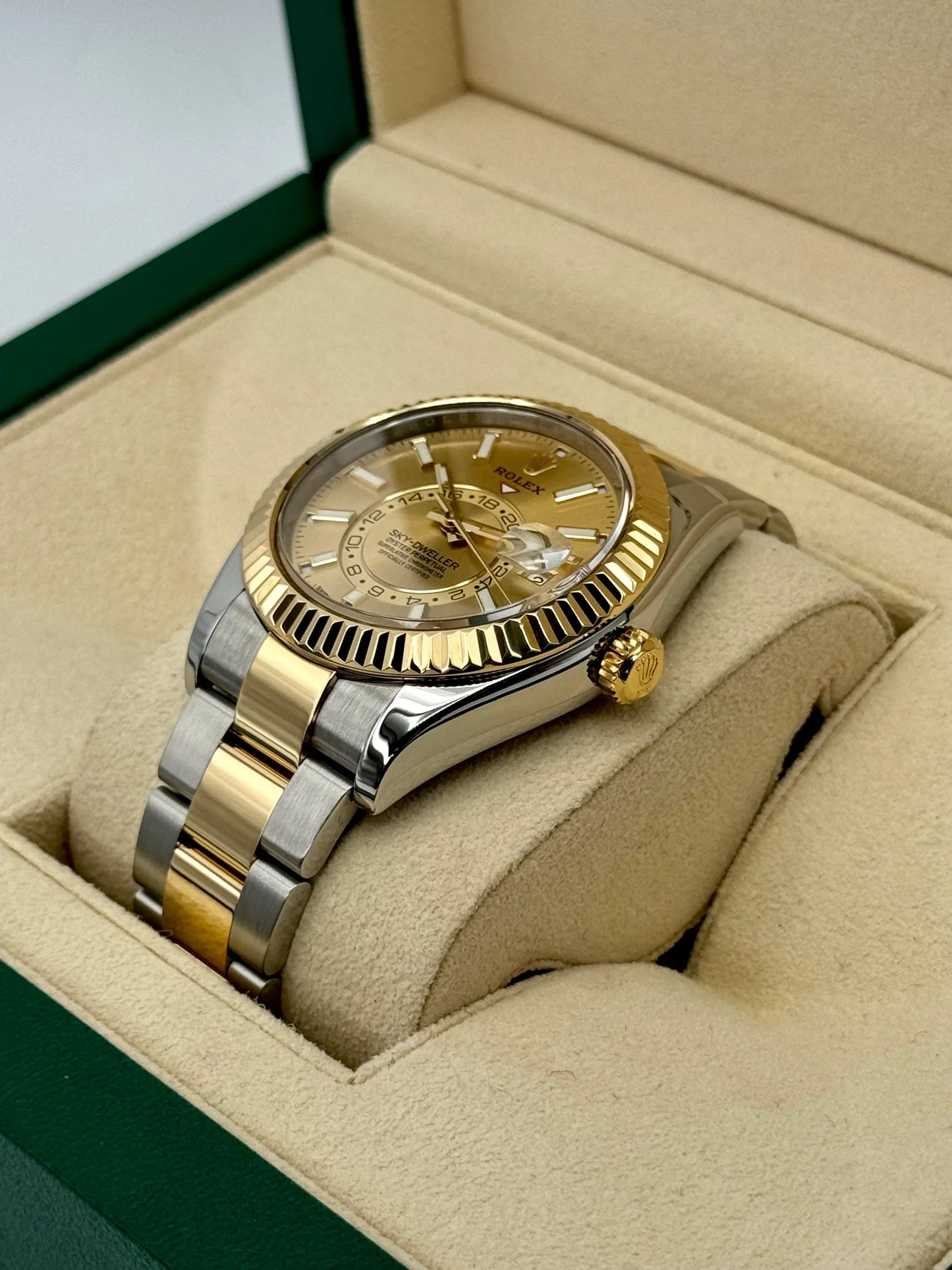 Sky-Dweller Assembled 42mm 326933 Two-Tone Oyster Champagne Dial