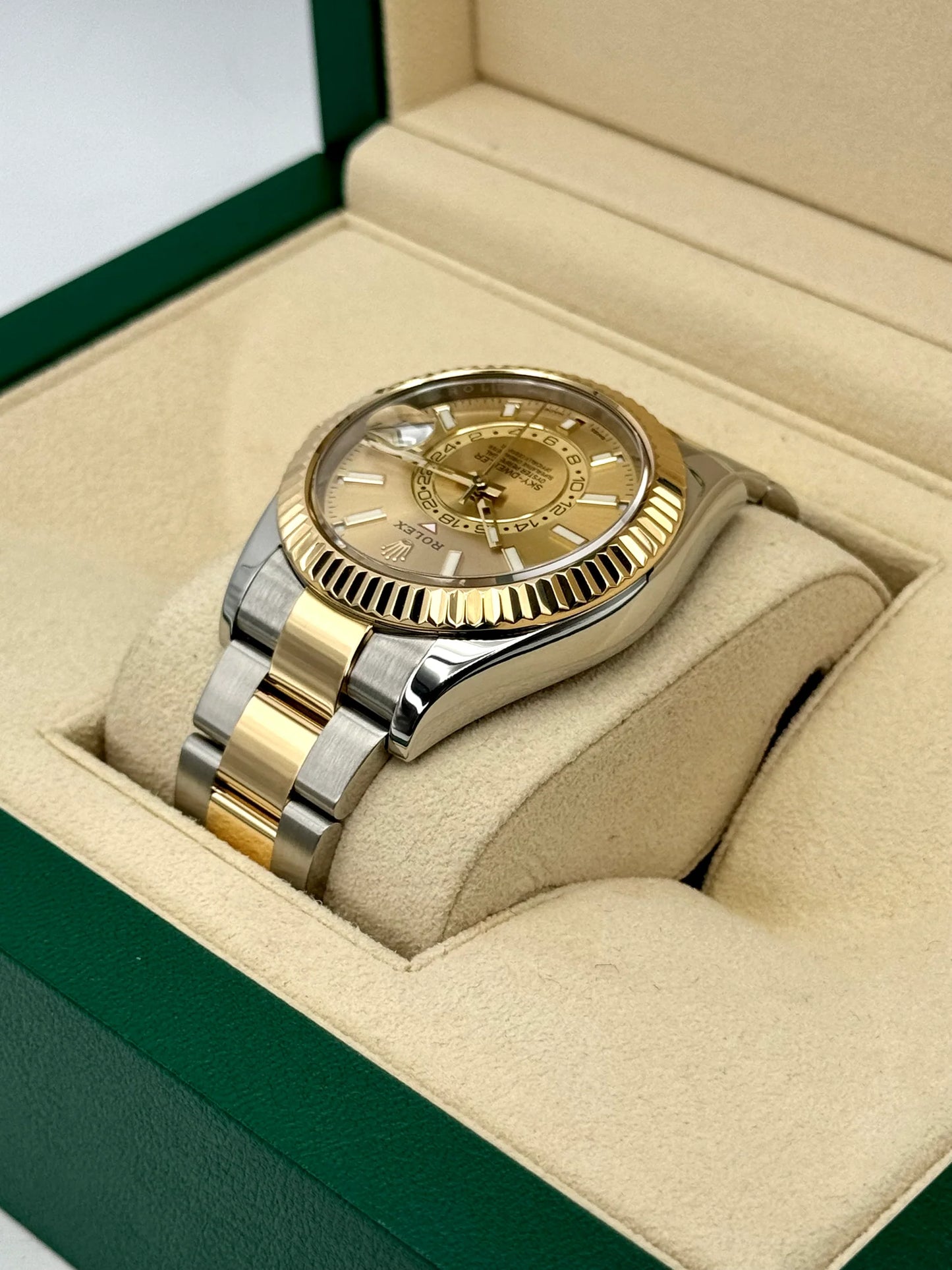 Sky-Dweller Assembled 42mm 326933 Two-Tone Oyster Champagne Dial