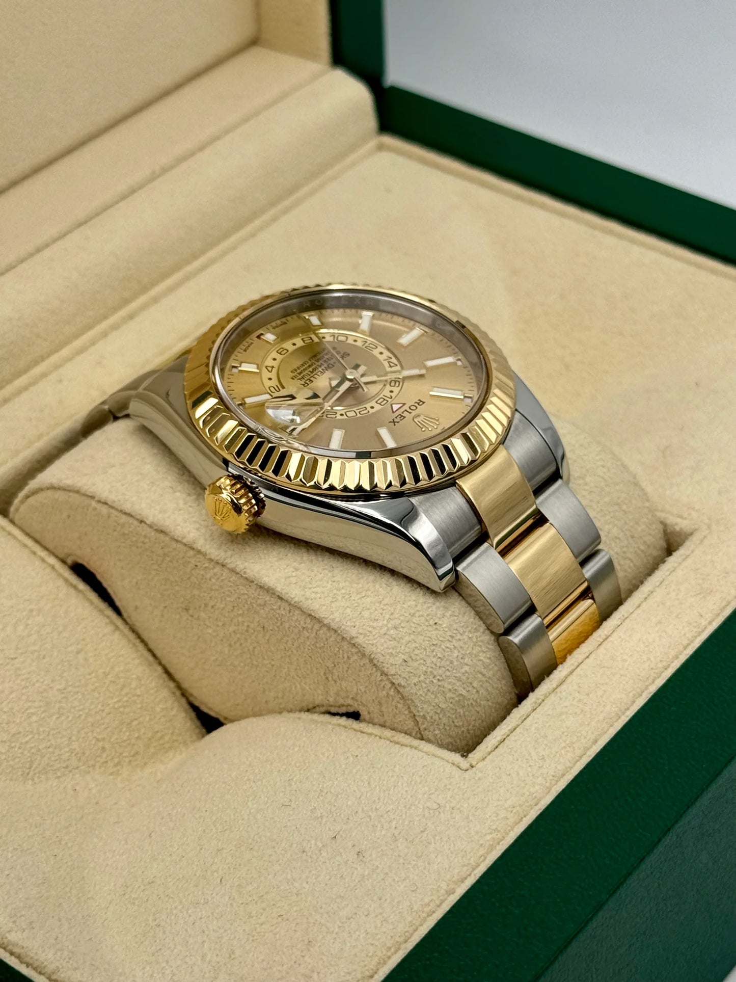 Sky-Dweller Assembled 42mm 326933 Two-Tone Oyster Champagne Dial