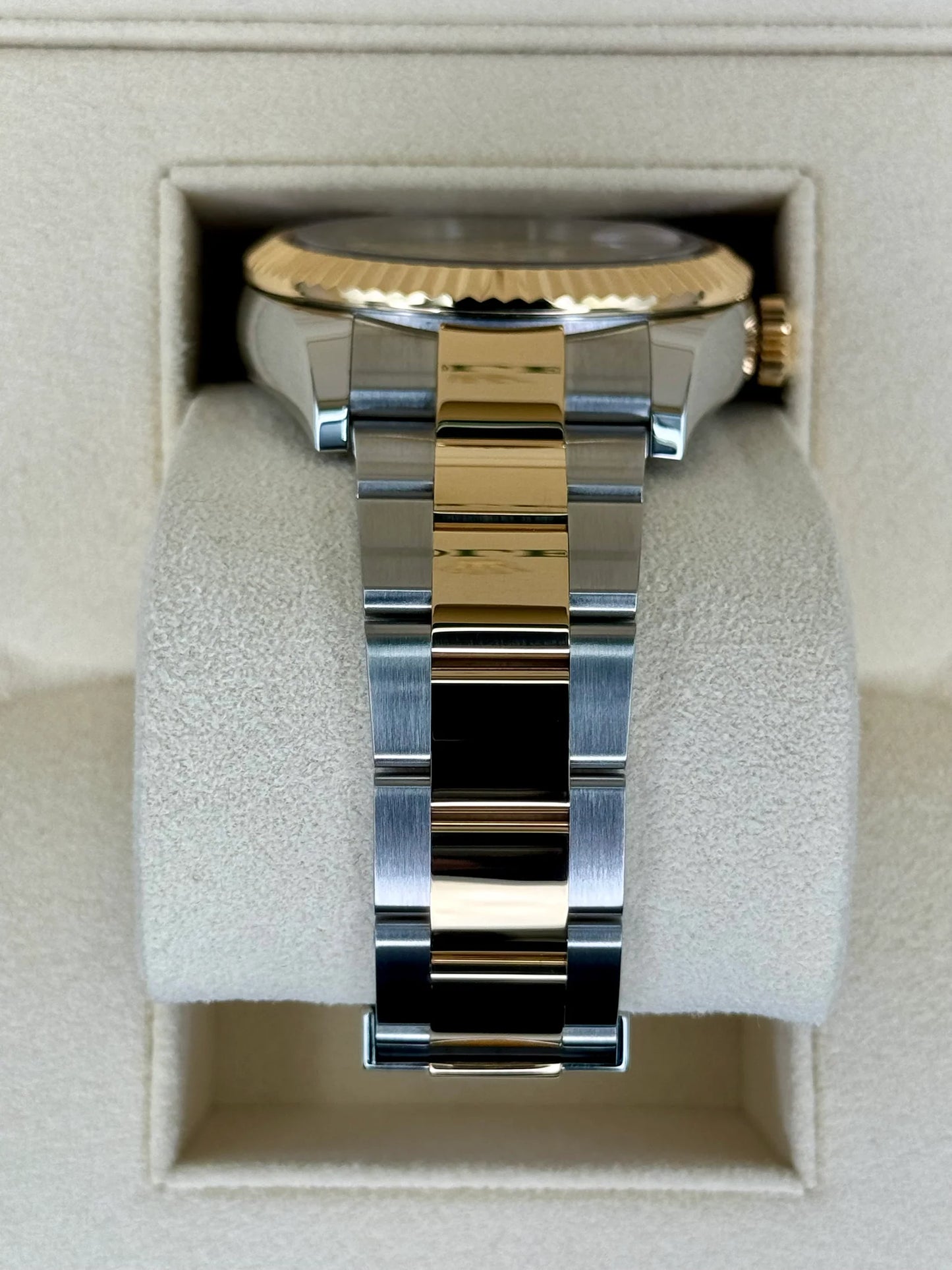 Sky-Dweller Assembled 42mm 326933 Two-Tone Oyster White Dial
