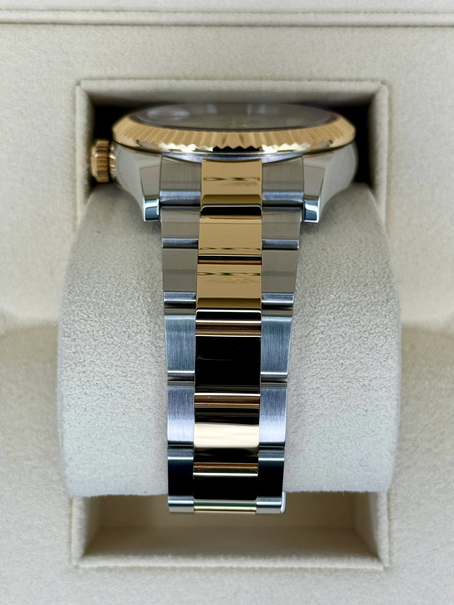 Sky-Dweller Assembled 42mm 326933 Two-Tone Oyster White Dial