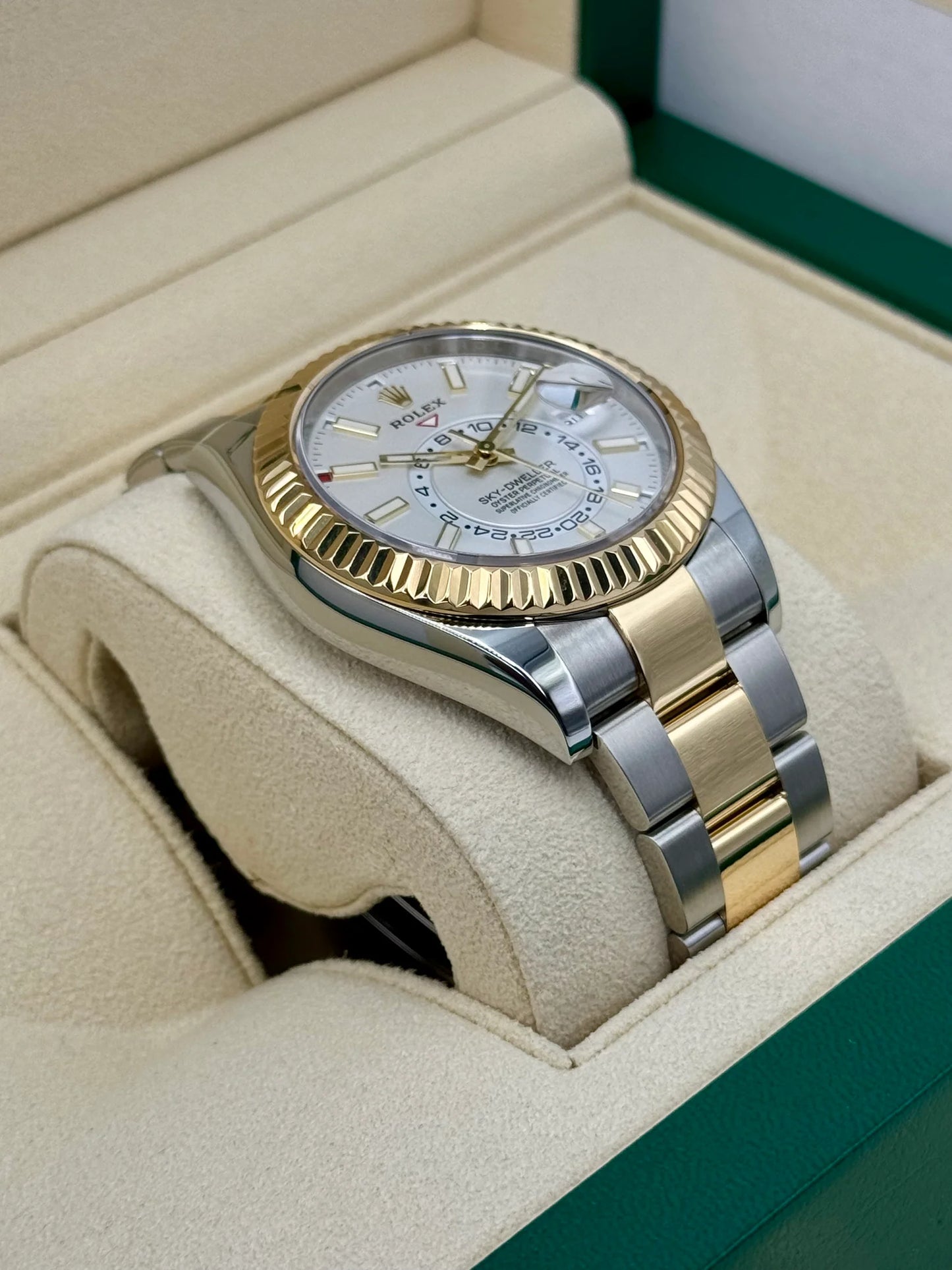 Sky-Dweller Assembled 42mm 326933 Two-Tone Oyster White Dial