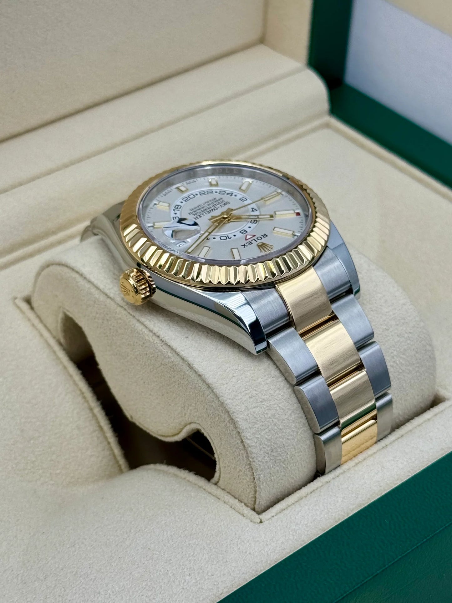 Sky-Dweller Assembled 42mm 326933 Two-Tone Oyster White Dial