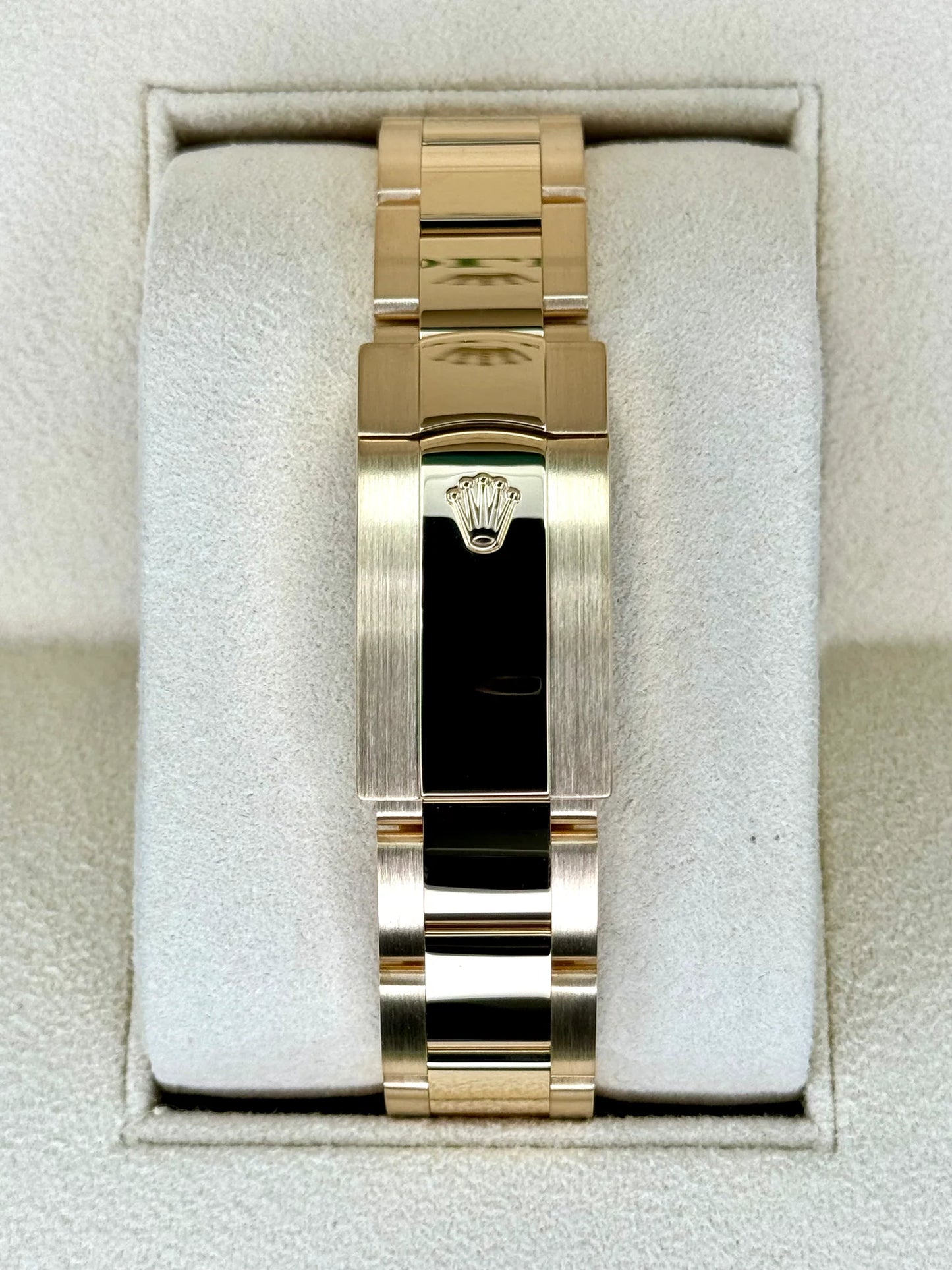 Sky-Dweller Assembled 42mm 326938 18K Yellow Gold Oyster White Dial