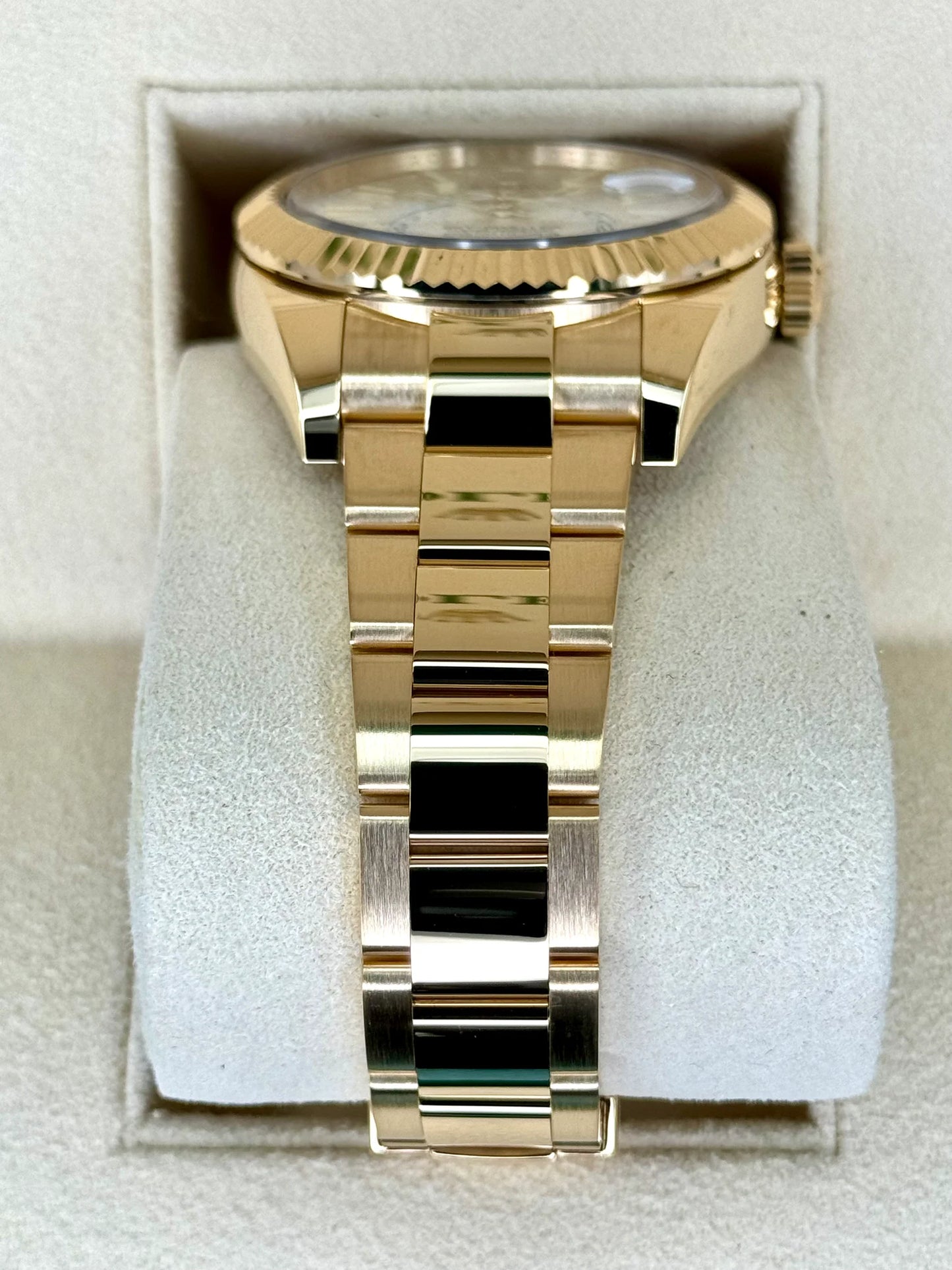 Sky-Dweller Assembled 42mm 326938 18K Yellow Gold Oyster White Dial