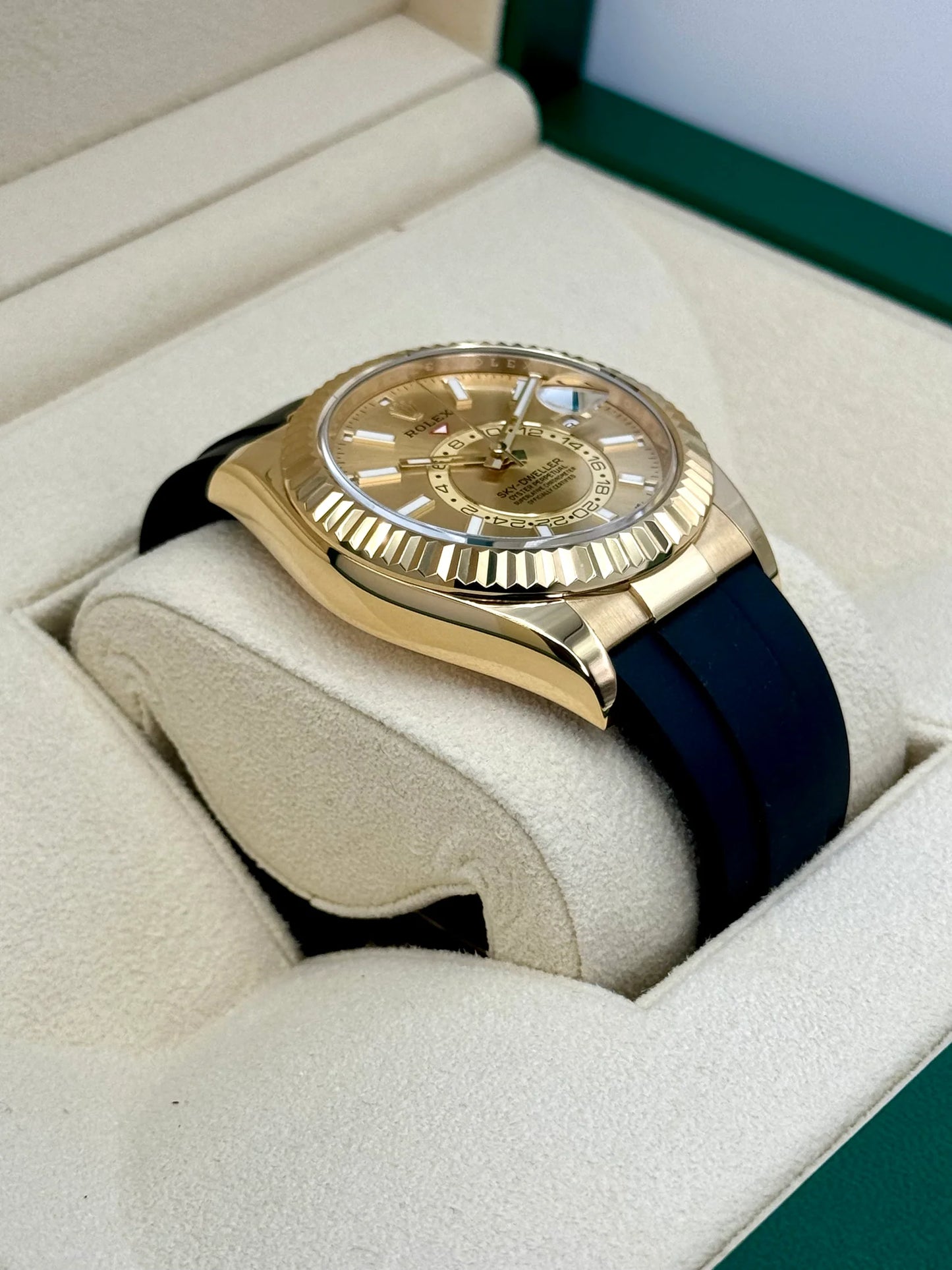 Sky-Dweller Assembled 42mm 336238 Yellow Gold Oysterflex Champagne Dial