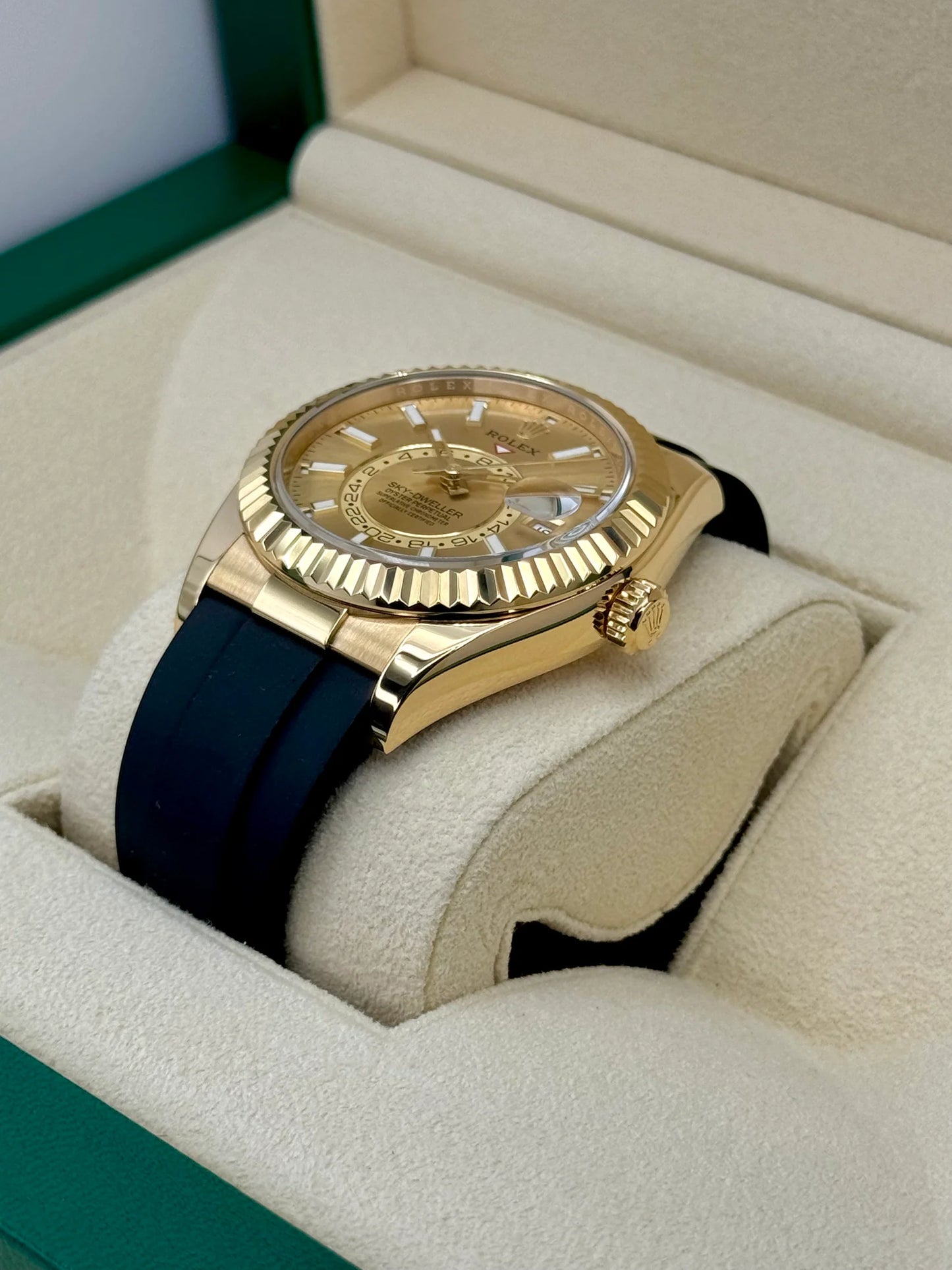 Sky-Dweller Assembled 42mm 336238 Yellow Gold Oysterflex Champagne Dial
