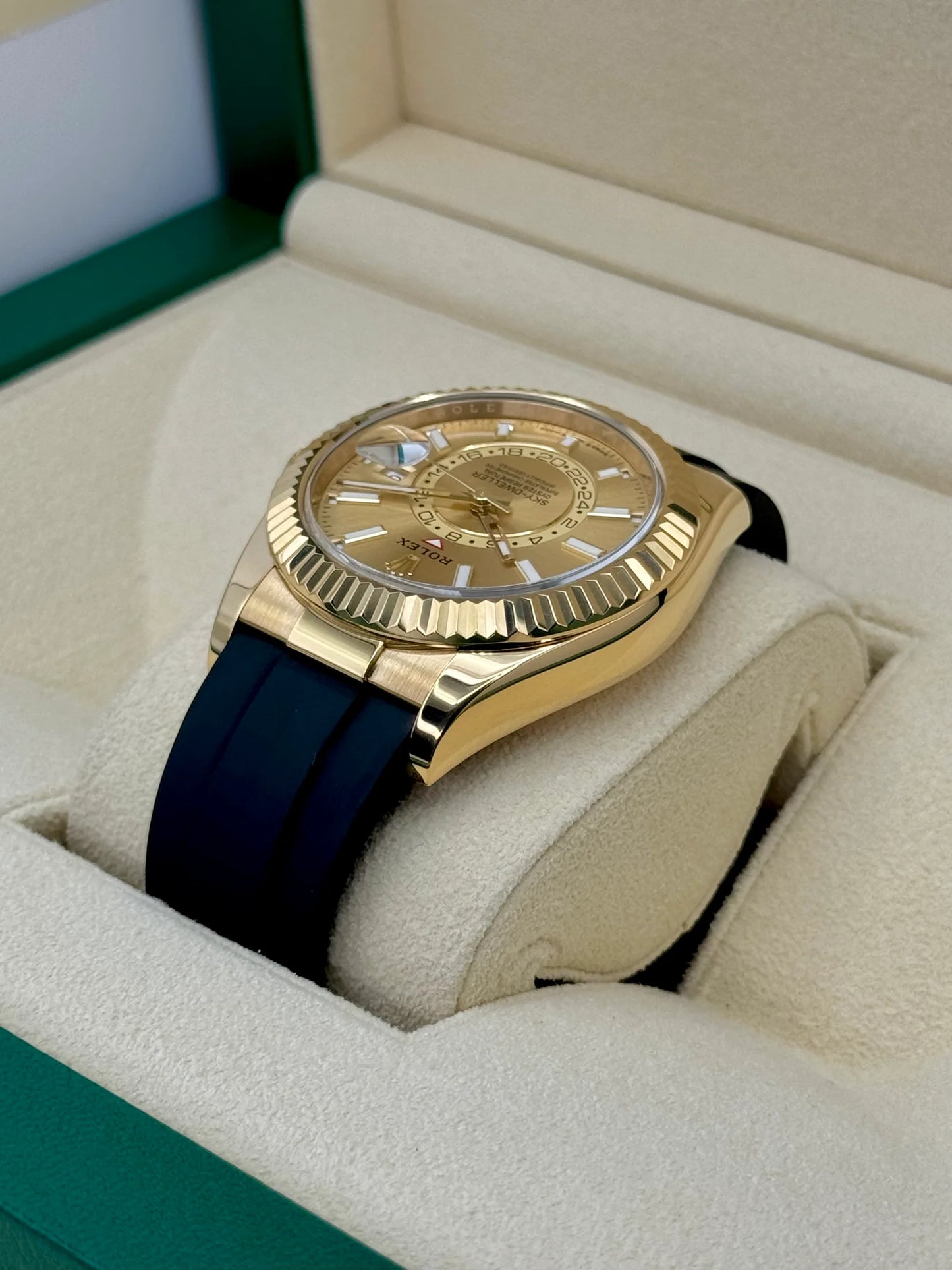 Sky-Dweller Assembled 42mm 336238 Yellow Gold Oysterflex Champagne Dial