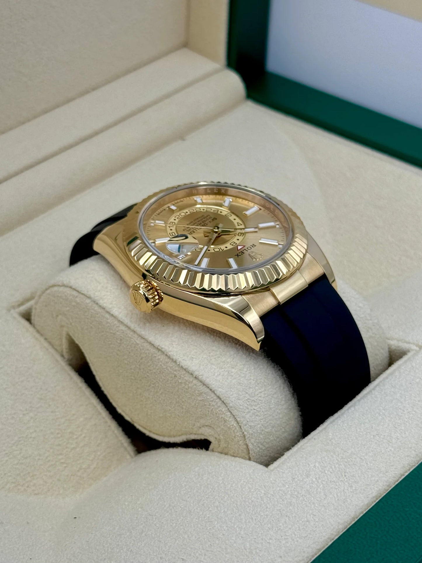 Sky-Dweller Assembled 42mm 336238 Yellow Gold Oysterflex Champagne Dial