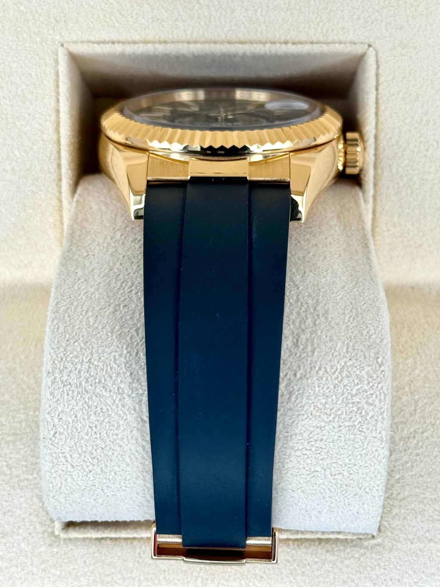 Sky-Dweller Assembled 42mm 326238 Yellow Gold Oysterflex Black Dial