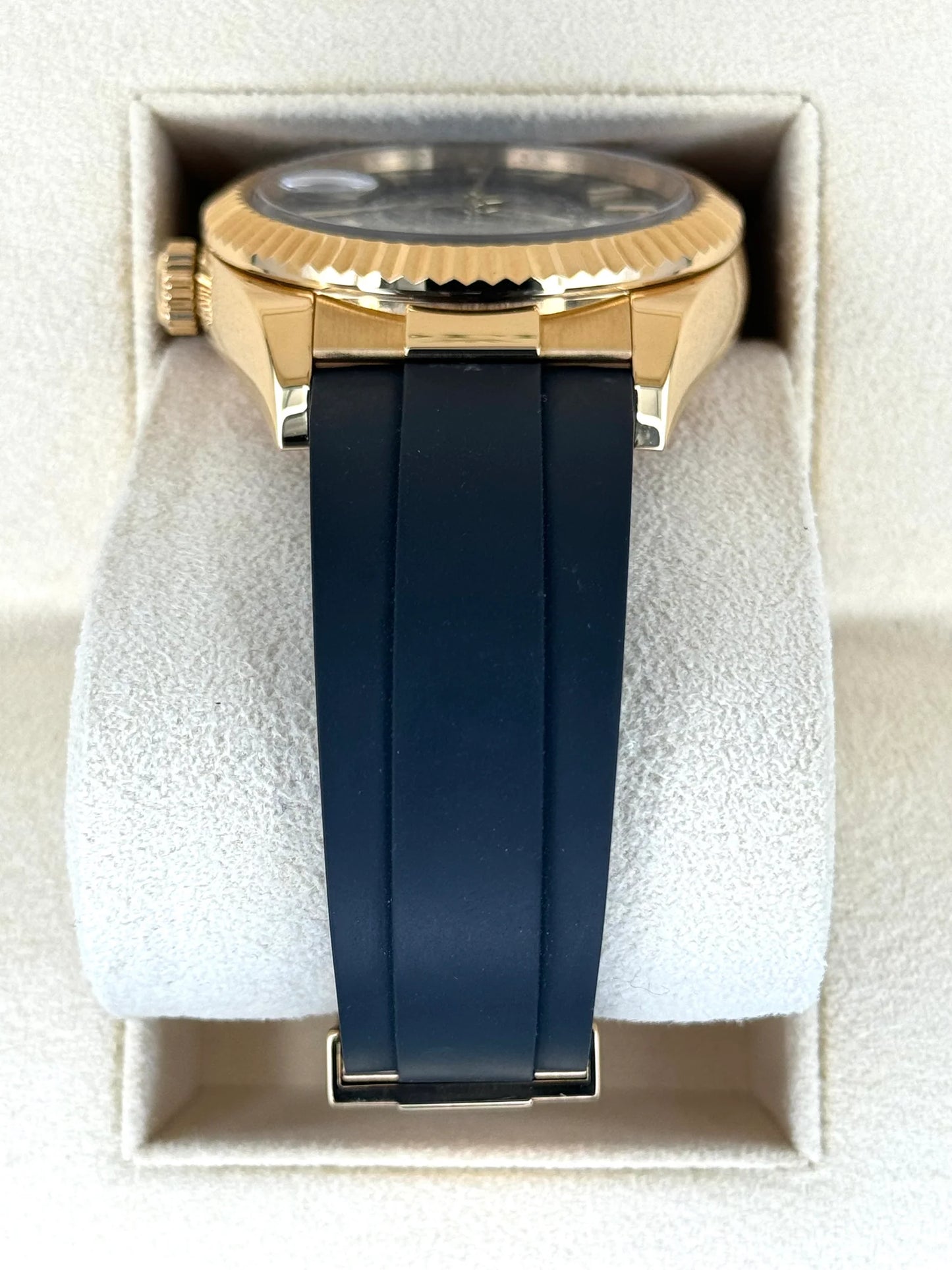 Sky-Dweller Assembled 42mm 326238 Yellow Gold Oysterflex Black Dial