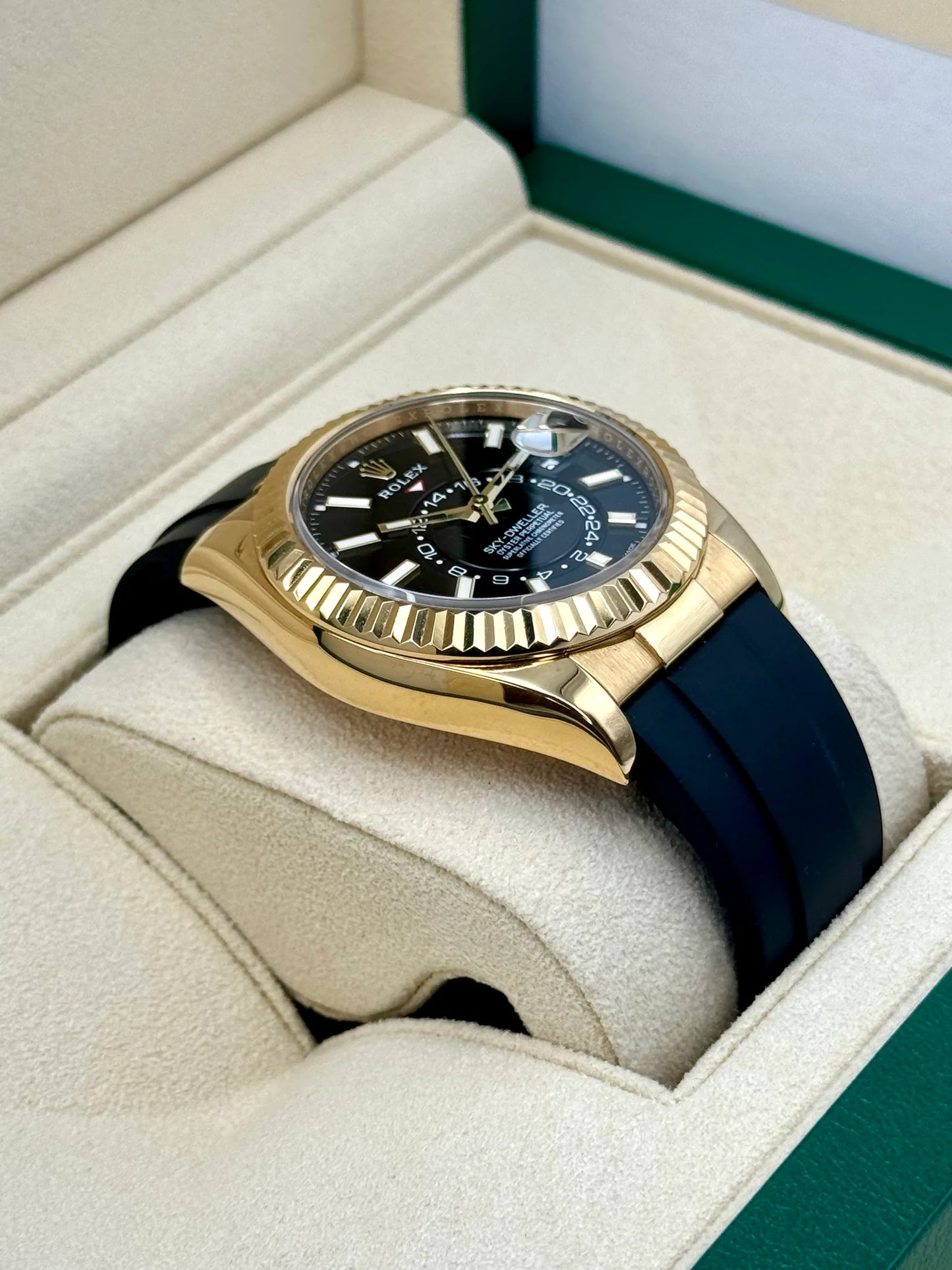 Sky-Dweller Assembled 42mm 326238 Yellow Gold Oysterflex Black Dial