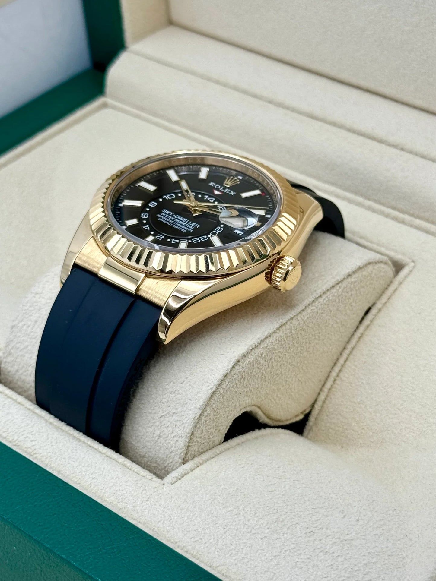 Sky-Dweller Assembled 42mm 326238 Yellow Gold Oysterflex Black Dial