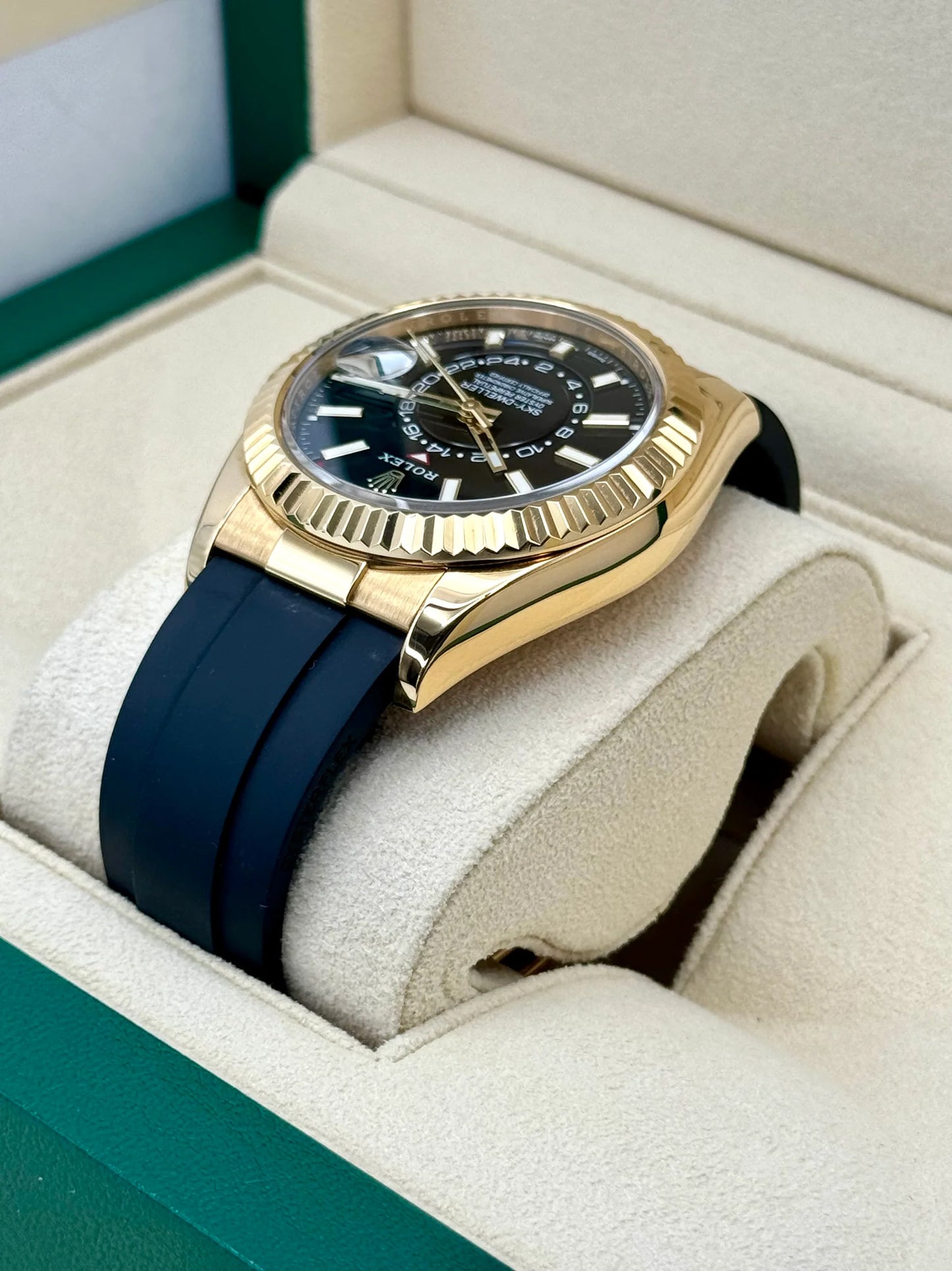 Sky-Dweller Assembled 42mm 326238 Yellow Gold Oysterflex Black Dial
