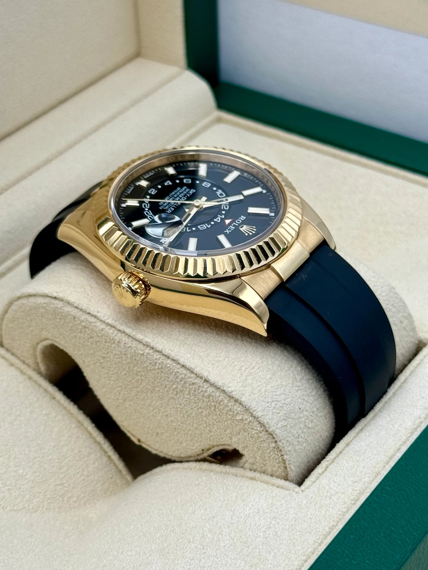 Sky-Dweller Assembled 42mm 326238 Yellow Gold Oysterflex Black Dial