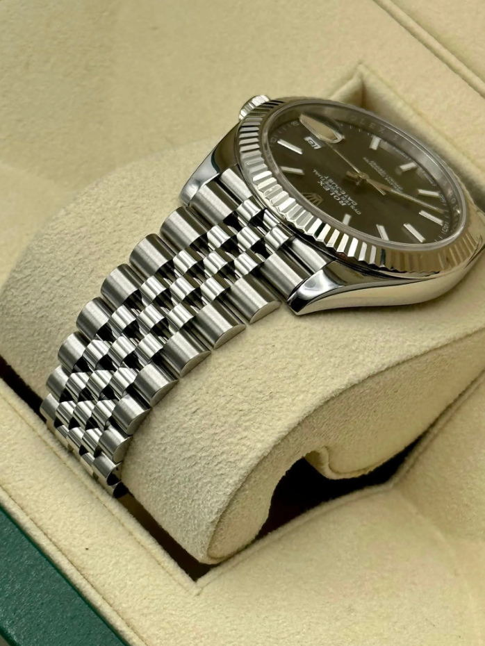 Datejust Assembled (100) 41m 126334 Jubilee Rhodium Dial