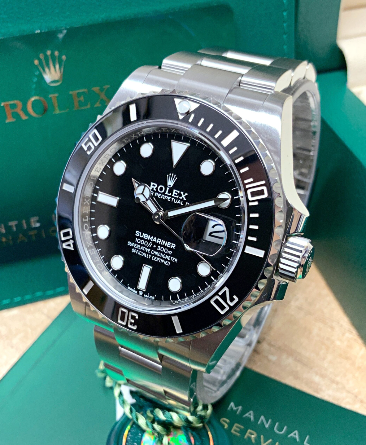 Submariner Assembled 80% Date 126610LN black dial