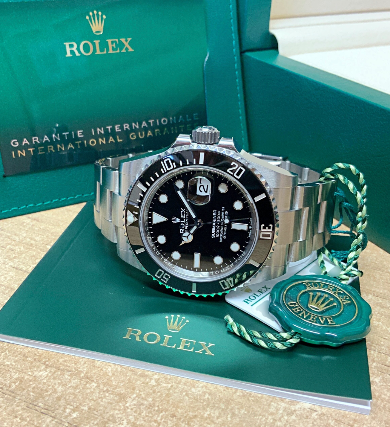 Submariner Assembled 80% Date 126610LN black dial