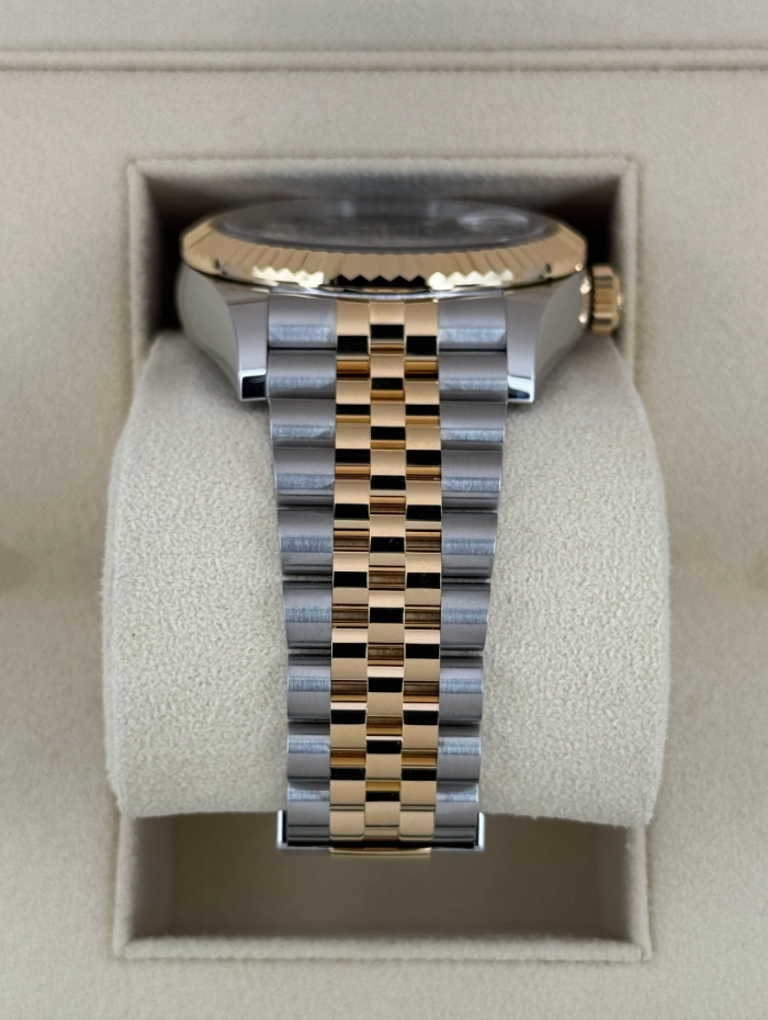 Sky-Dweller Assembled 42mm 336933 Jubilee Black Dial