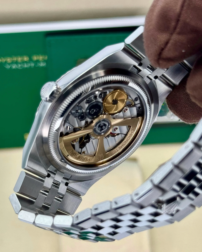 NEW 2025 Land-Dweller 90% 40mm 127334 Stainless Steel Jubilee White Dial