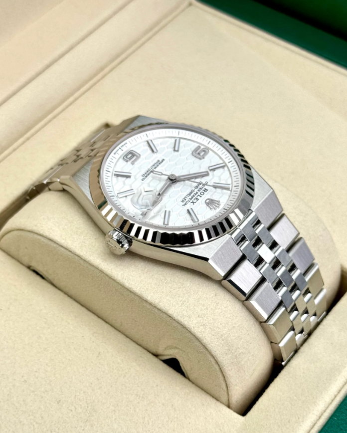 NEW 2025 Land-Dweller 90% 40mm 127334 Stainless Steel Jubilee White Dial