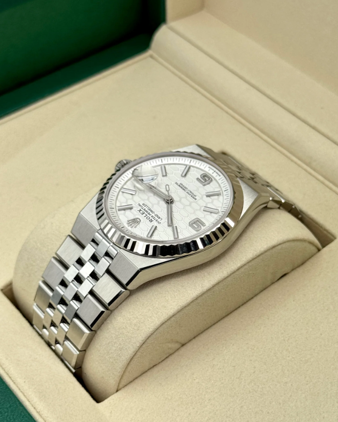 NEW 2025 Land-Dweller 90% 40mm 127334 Stainless Steel Jubilee White Dial