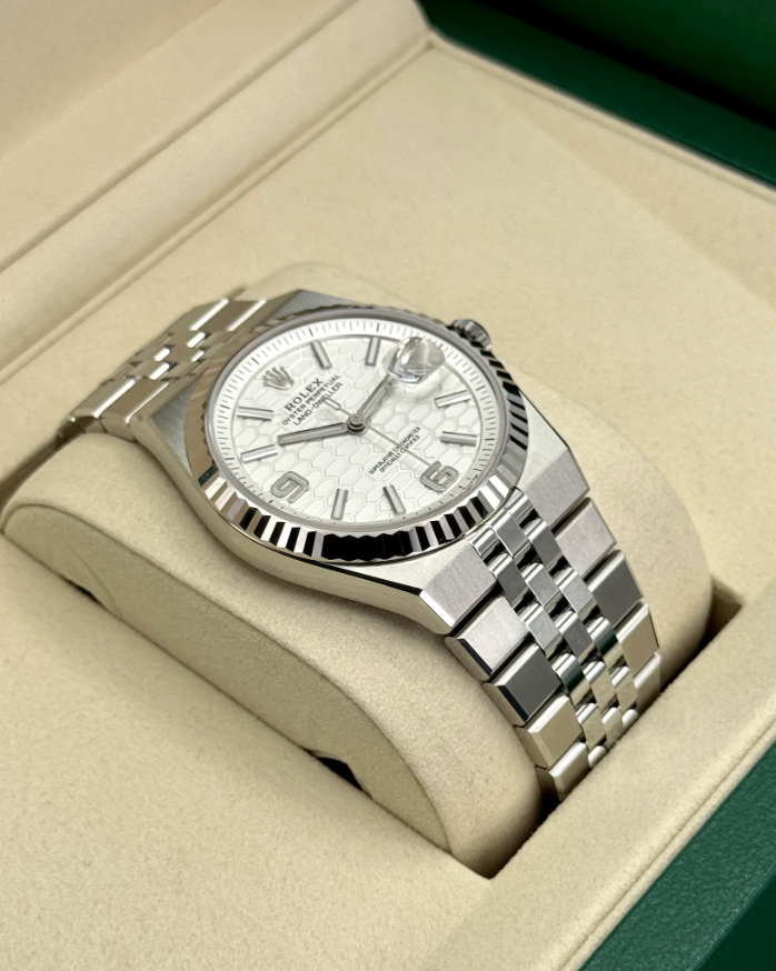 NEW 2025 Land-Dweller 90% 40mm 127334 Stainless Steel Jubilee White Dial