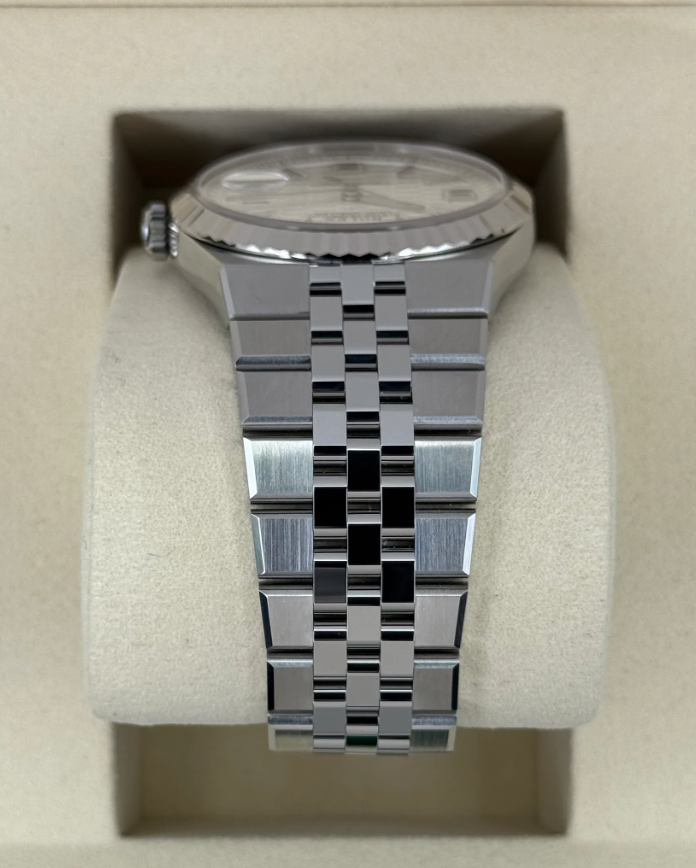 NEW 2025 Land-Dweller 90% 40mm 127334 Stainless Steel Jubilee White Dial