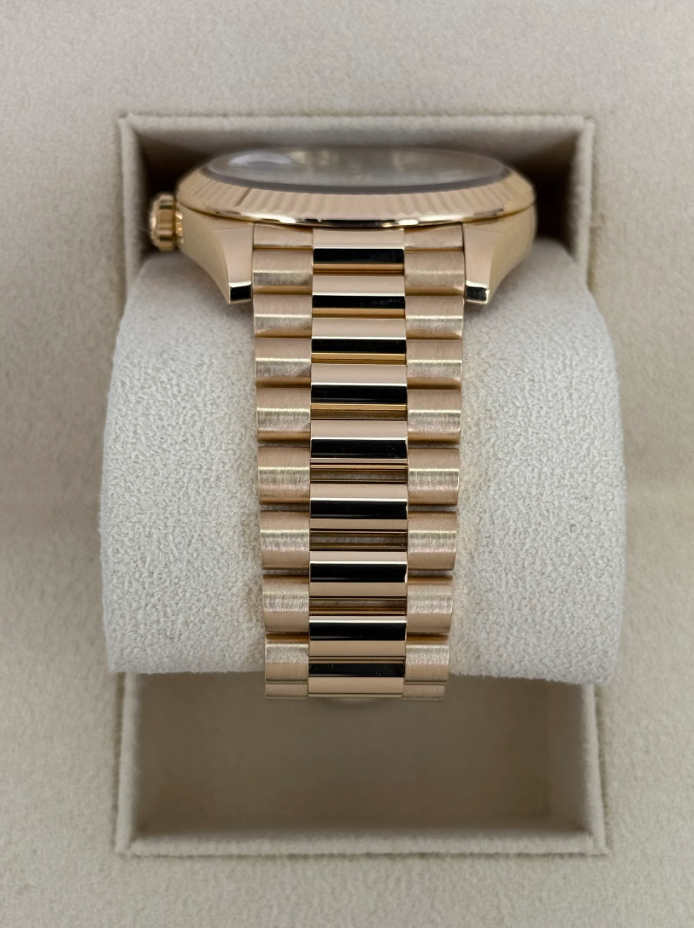 NEW 2025 Day-Date Assembled 40mm 228238 Mother Of Pearl Diamond Dial