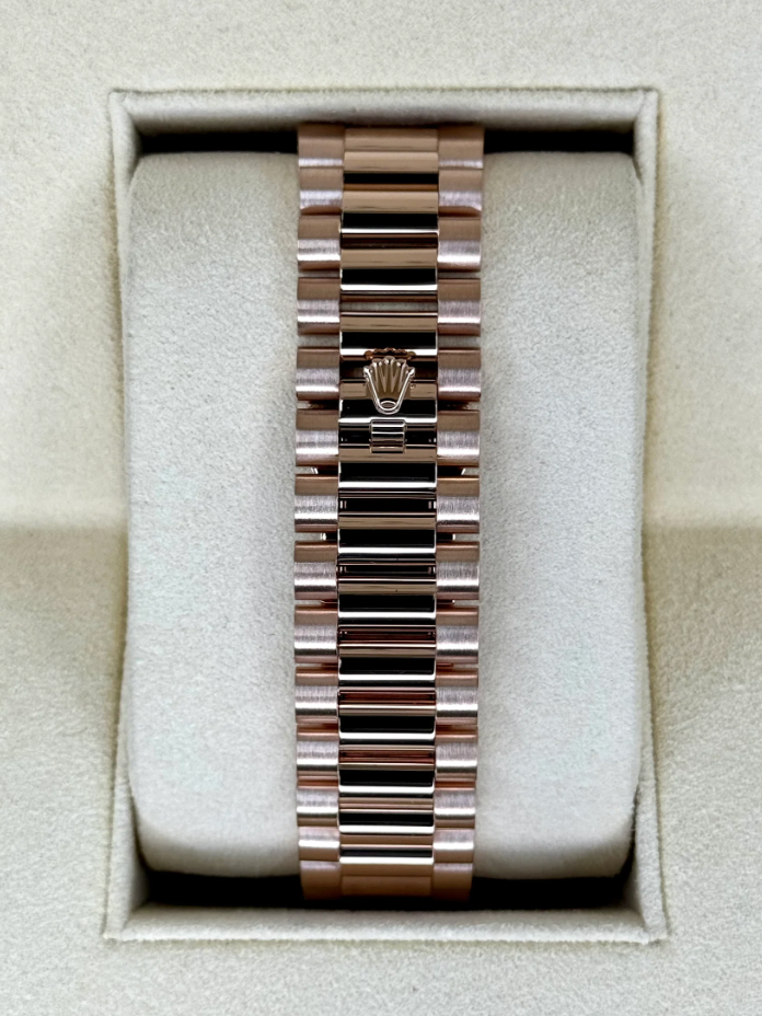 Day-Date Assembled 40mm 228235 Presidential Rose Gold Olive Dial