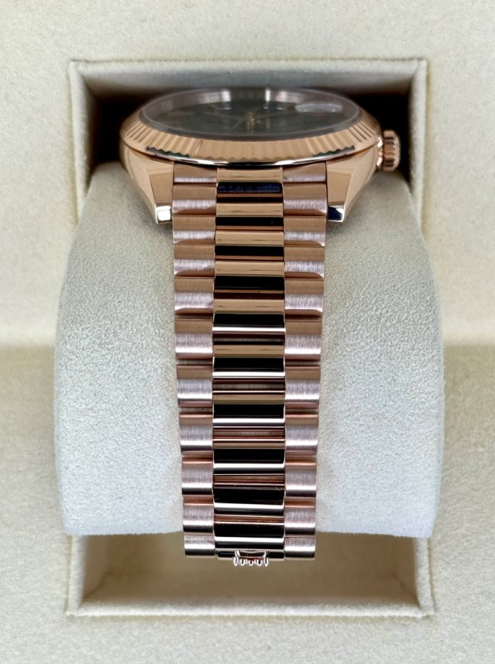 Day-Date Assembled 40mm 228235 Presidential Rose Gold Olive Dial