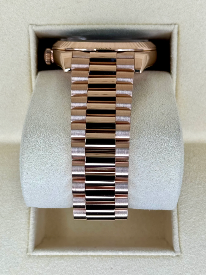 Day-Date Assembled 40mm 228235 Presidential Rose Gold Olive Dial