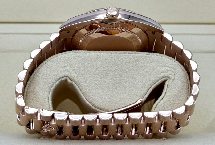 Day-Date Assembled 40mm 228235 Presidential Rose Gold Olive Dial
