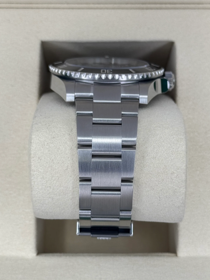 Submariner Assembled (100) 41mm 124060 Stainless Steel Black Dial