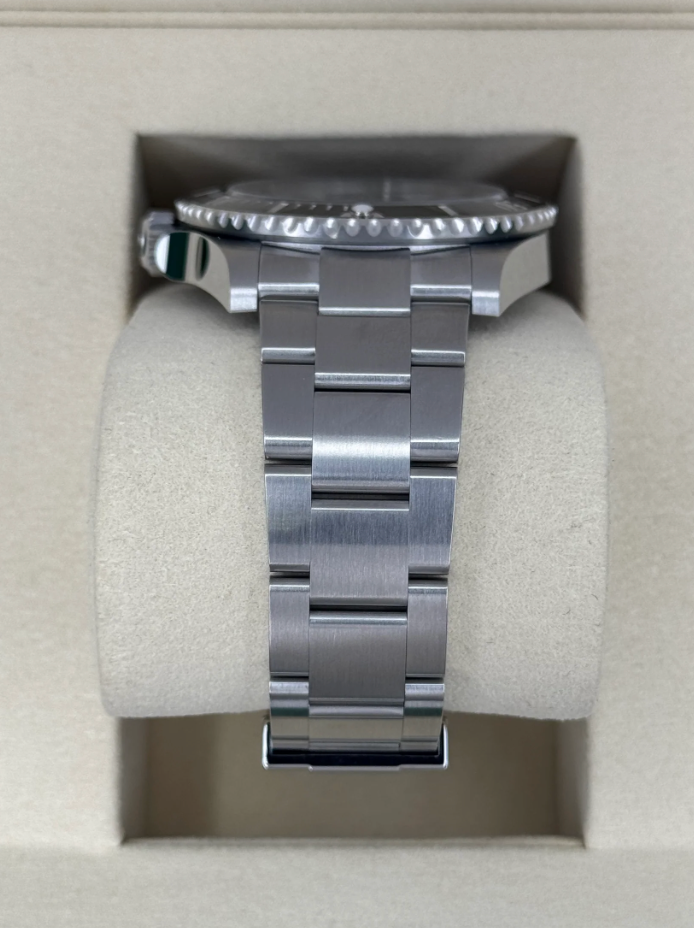 Submariner Assembled (100) 41mm 124060 Stainless Steel Black Dial