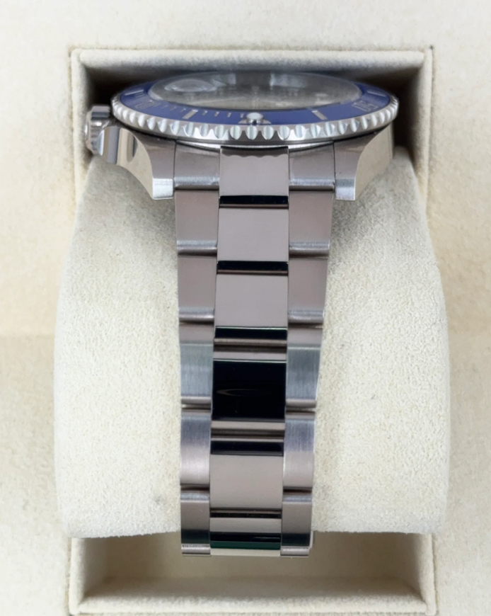 Submariner Assembled (100) 41mm Date 126619LB