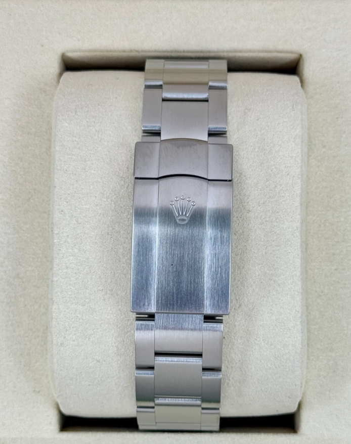 NEW 2025 Oyster Perpetual Assembled (100) 41mm 134300 Pistachio Dial
