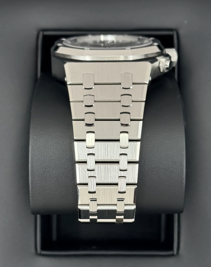 AP Assembled 100% Royal Oak Chronograph 41mm 26240ST Black Dial