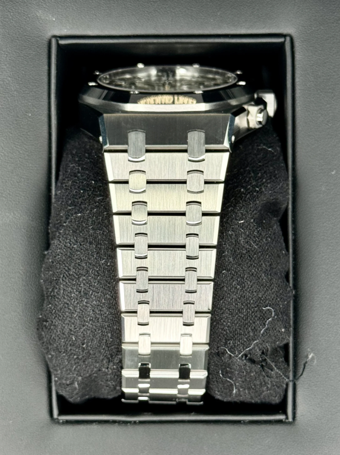 Royal assembled 100% Oak Chronograph 41mm 26240ST White Dial